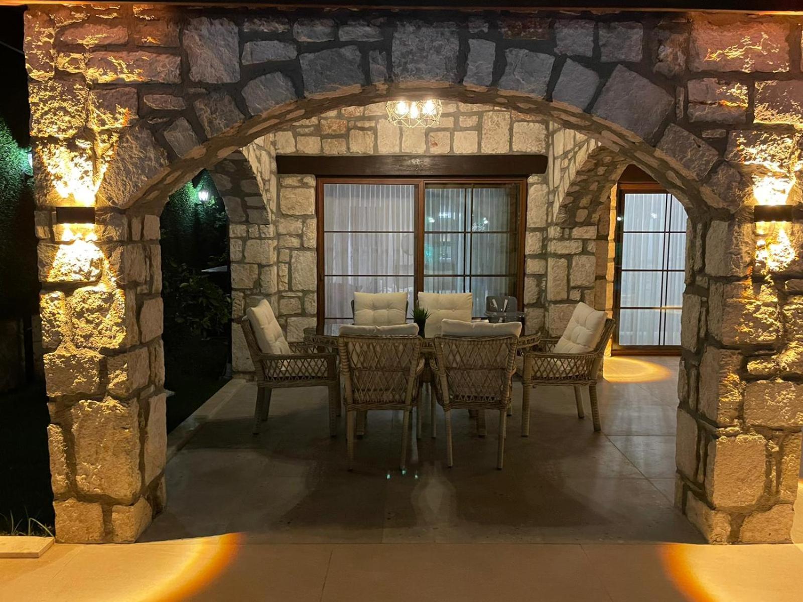 Gülyalı Konakları
