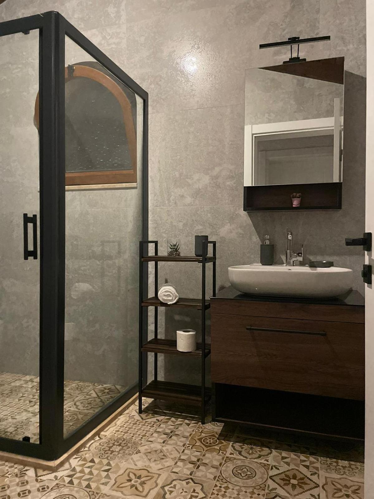 Gülyalı Konakları