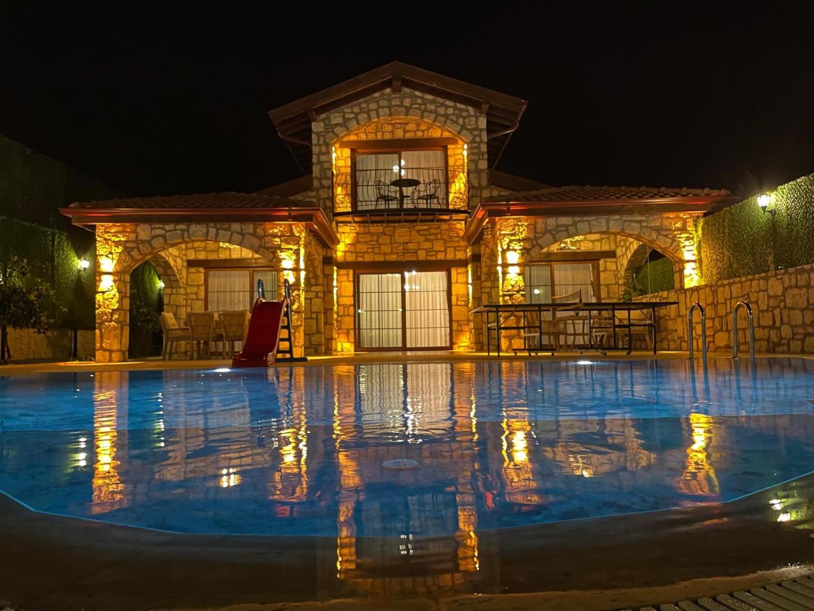 Gülyalı Konakları