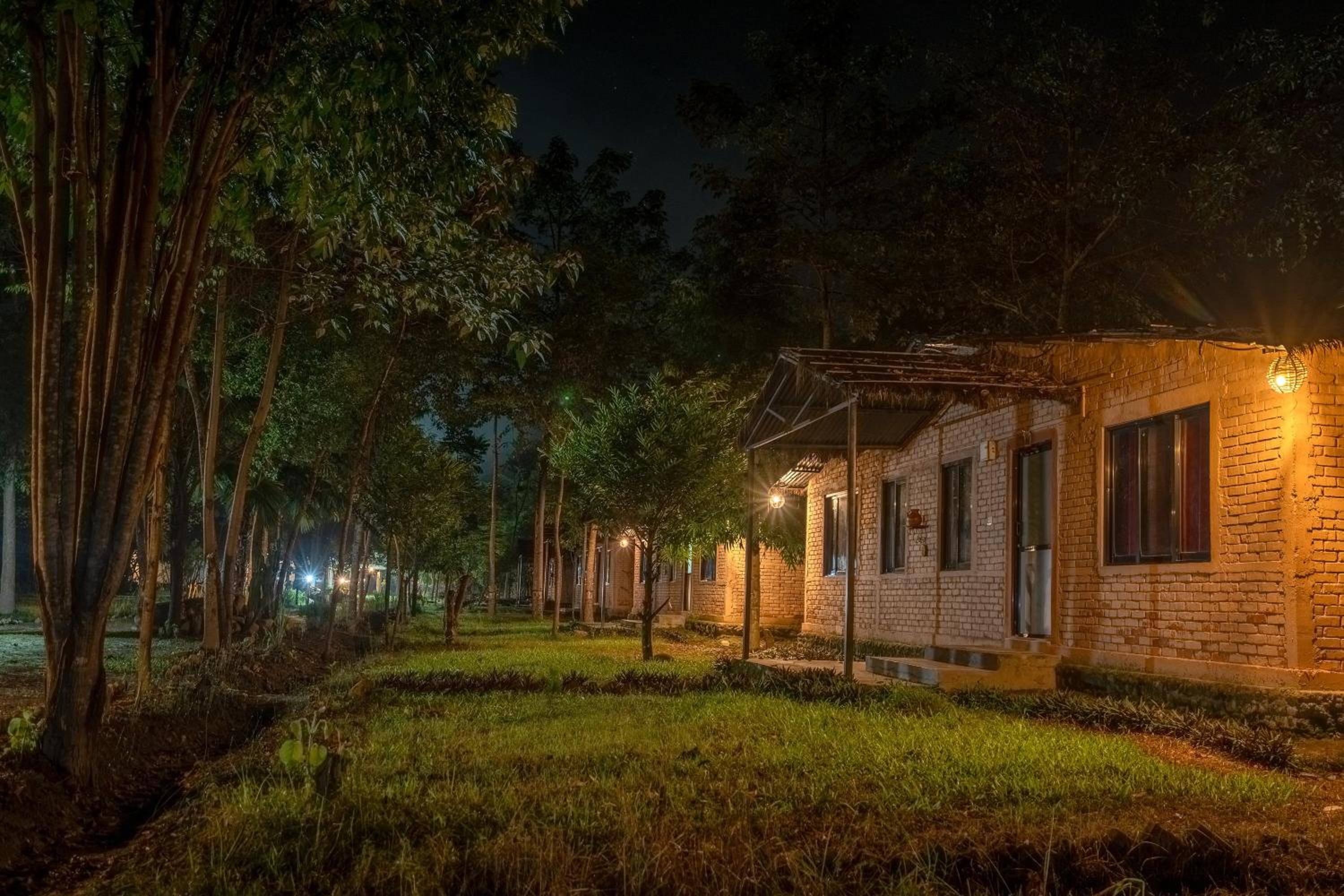 Nana Jungle Resort Near Chitwan National Park