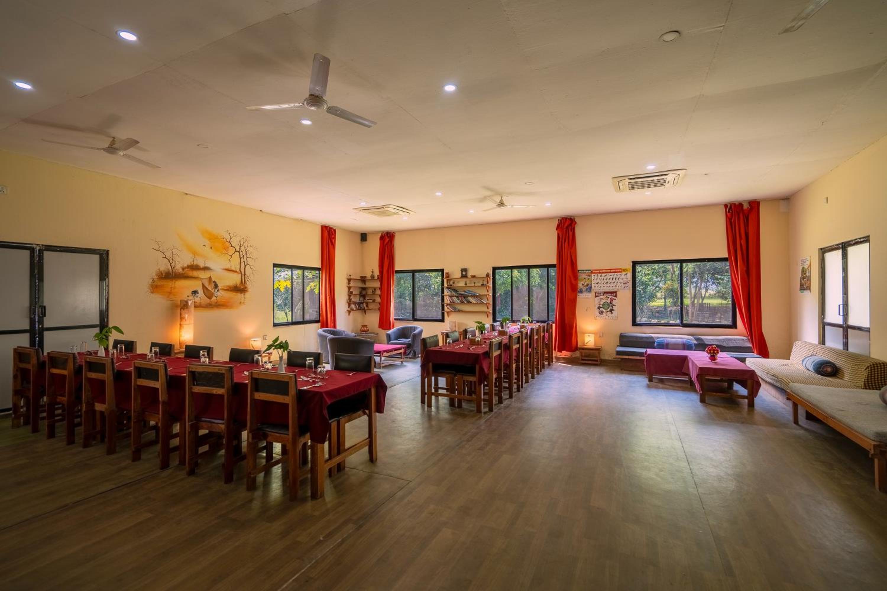 Nana Jungle Resort Near Chitwan National Park