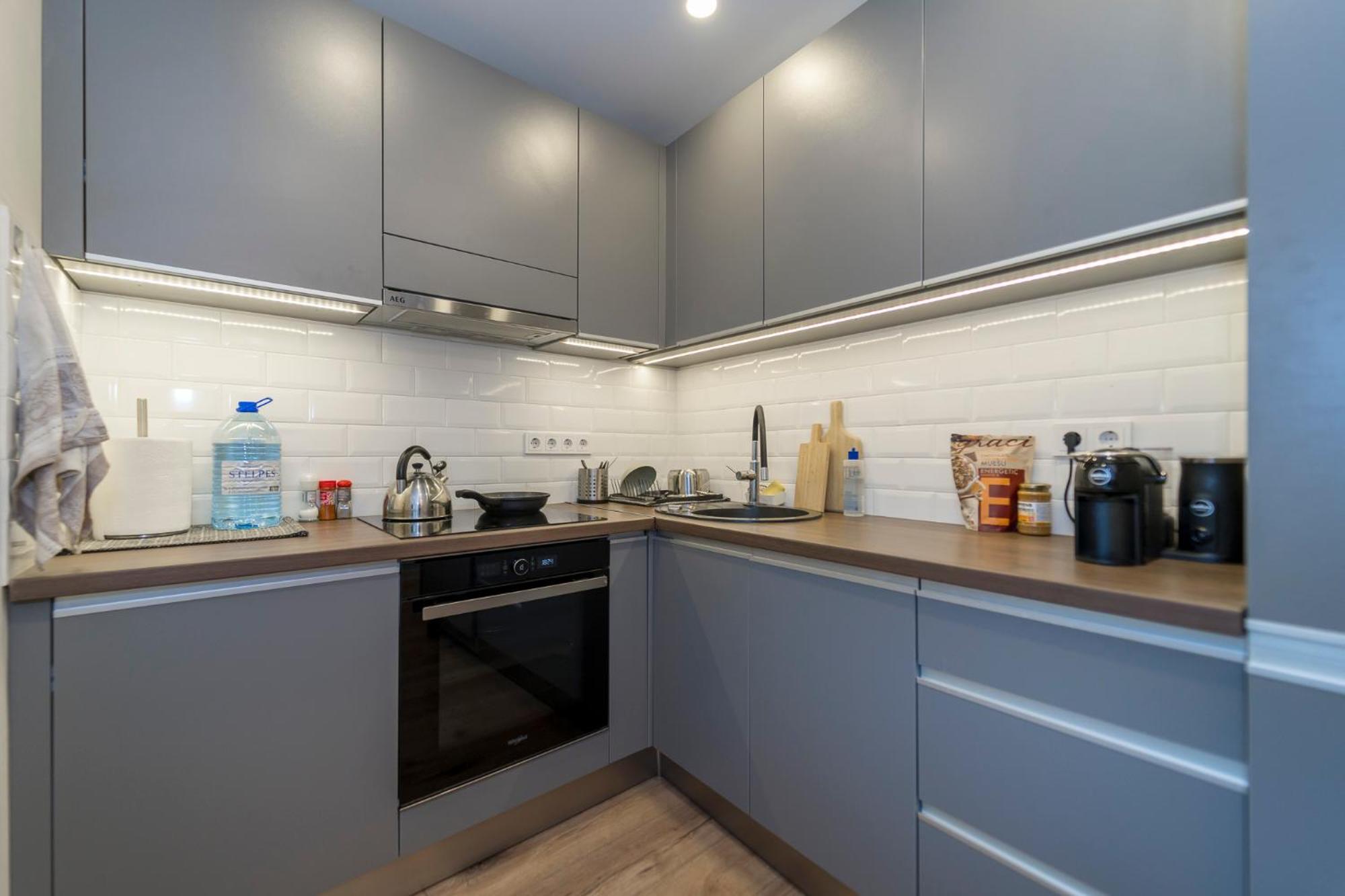 Great 2-room apartment with balcony view 2