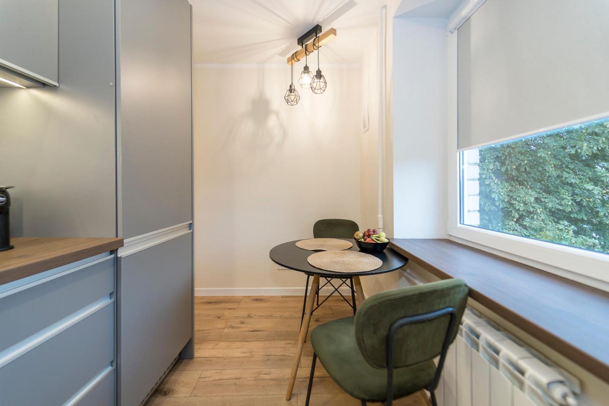 Great 2-room apartment with balcony view 4