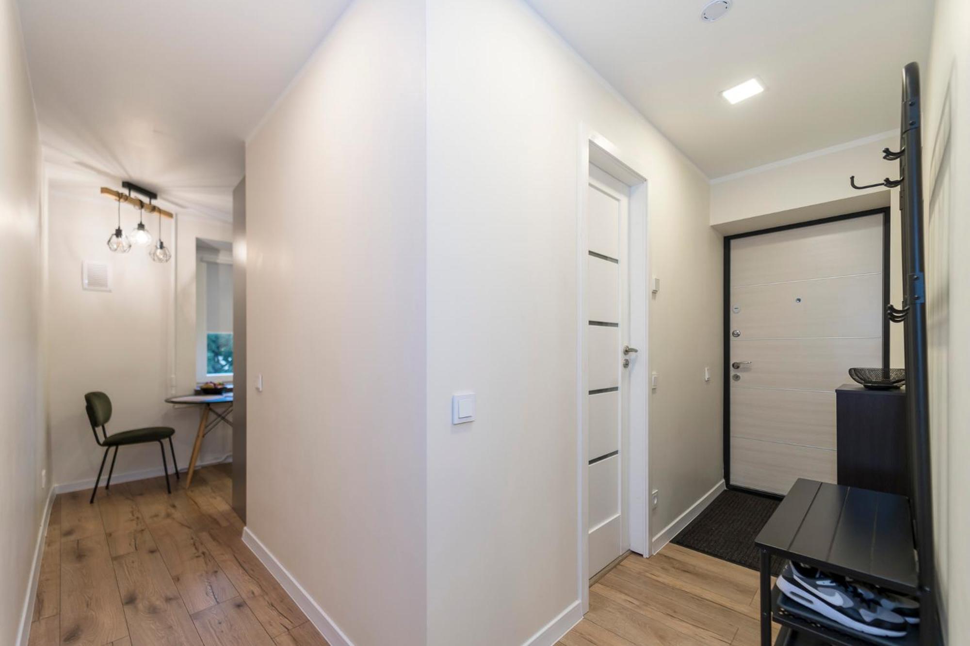 Great 2-room apartment with balcony view 5