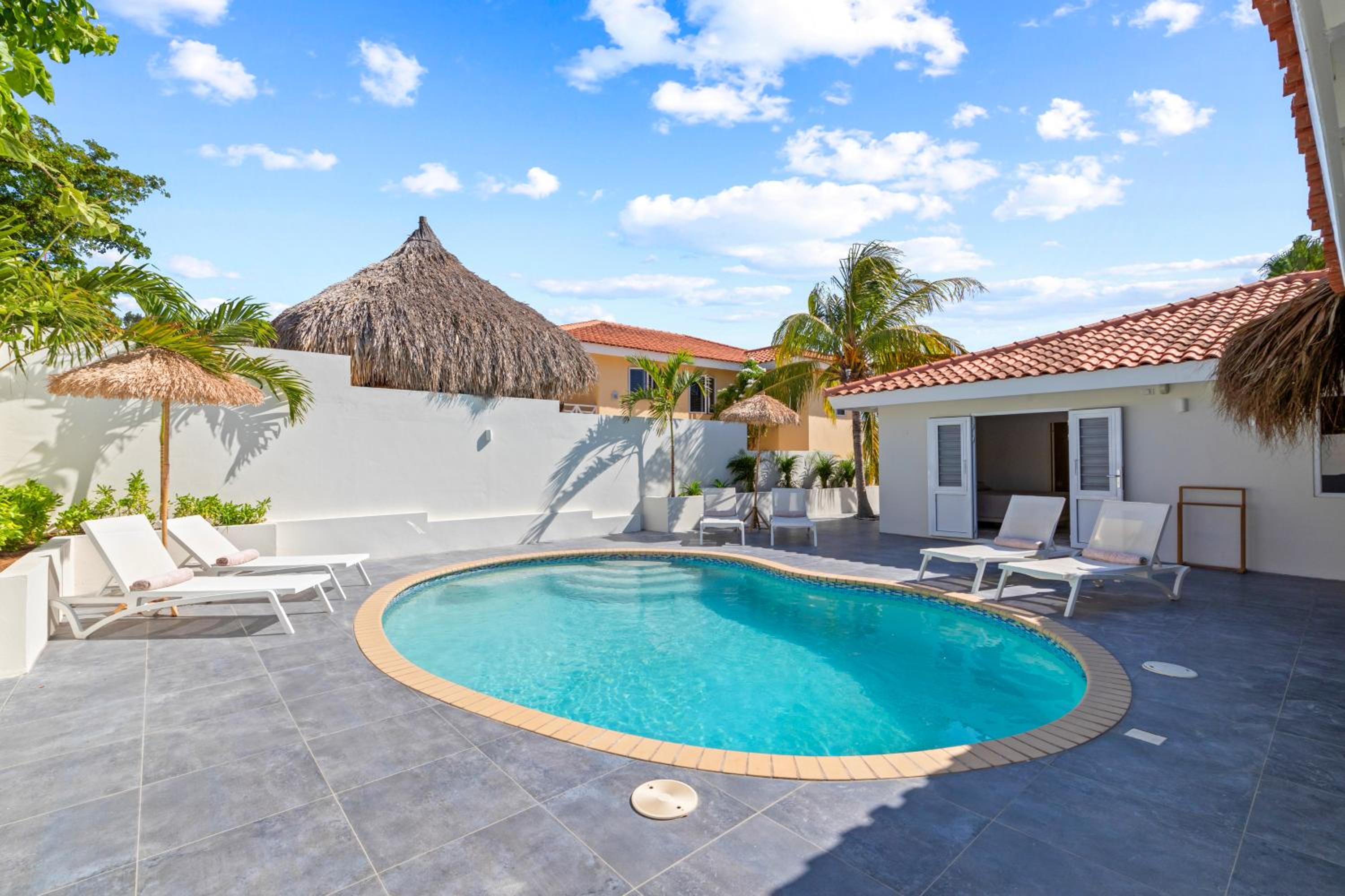 Casa Prikichi, Jan Thiel , gated park, private pool and close to the beach