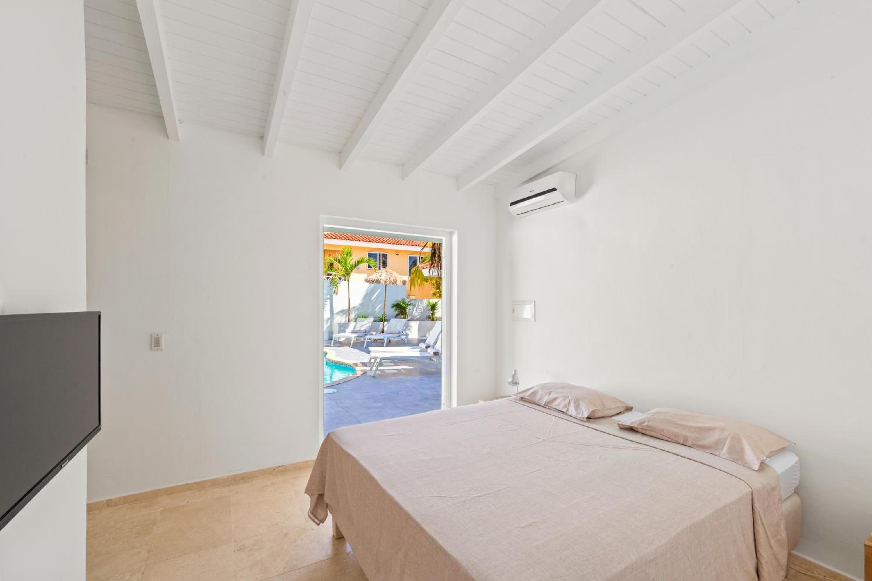 Casa Prikichi, Jan Thiel , gated park, private pool and close to the beach