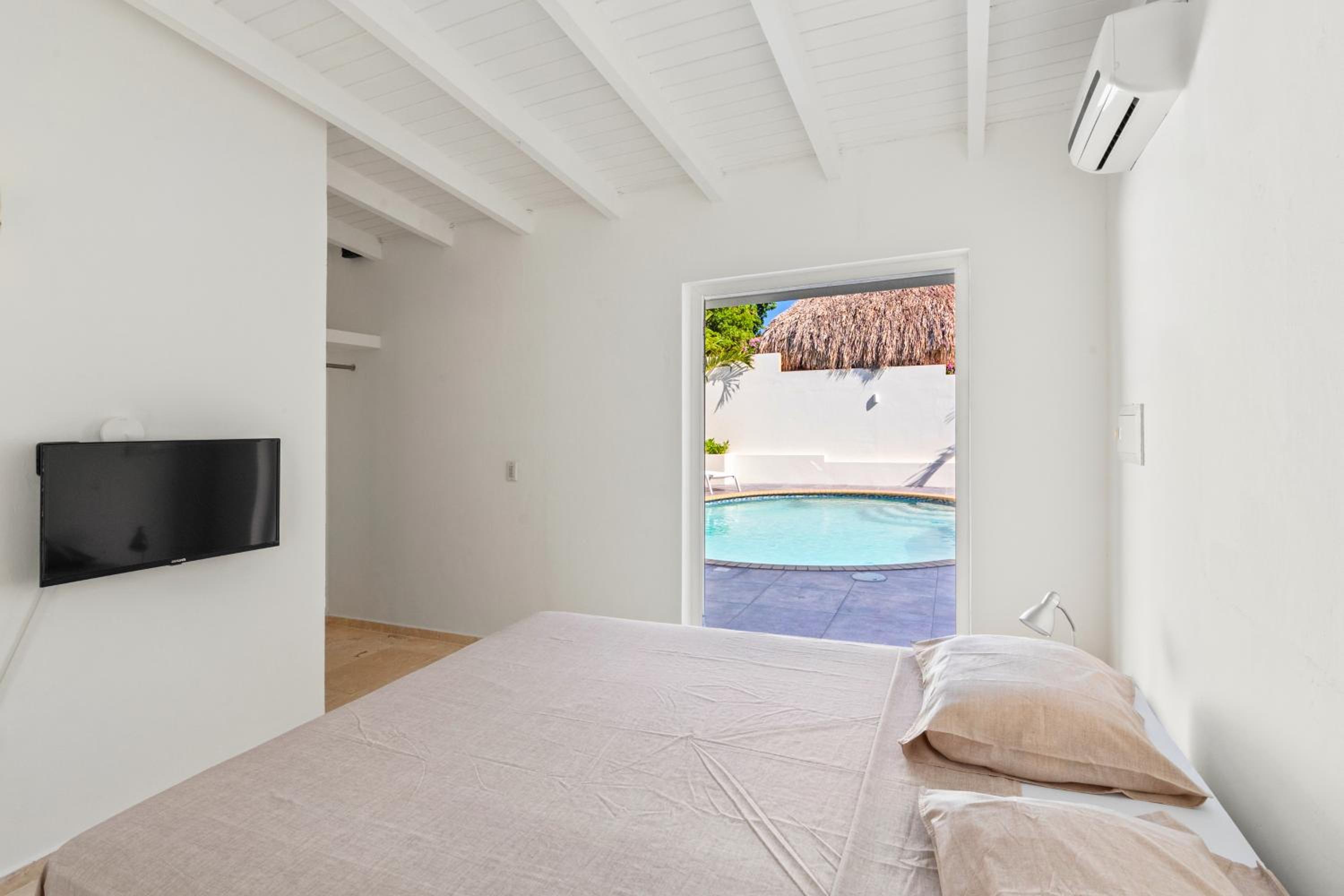 Casa Prikichi, Jan Thiel , gated park, private pool and close to the beach