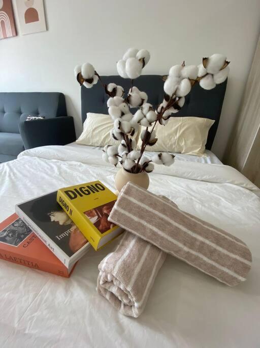Nearby LRT Paradigm Mall 1 Comfort Bedroom photo 1