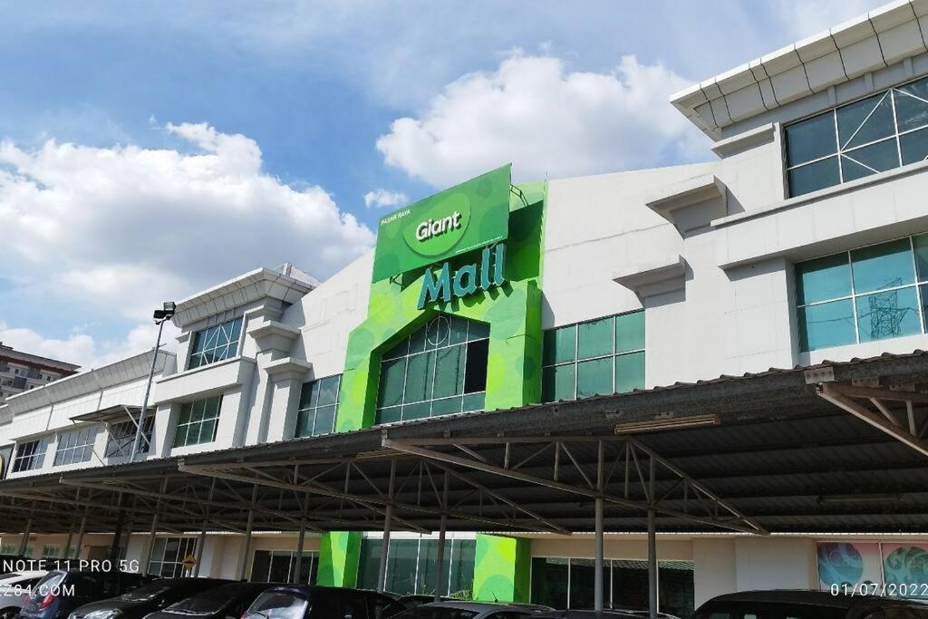 Nearby LRT Paradigm Mall 1 Comfort Bedroom photo 6