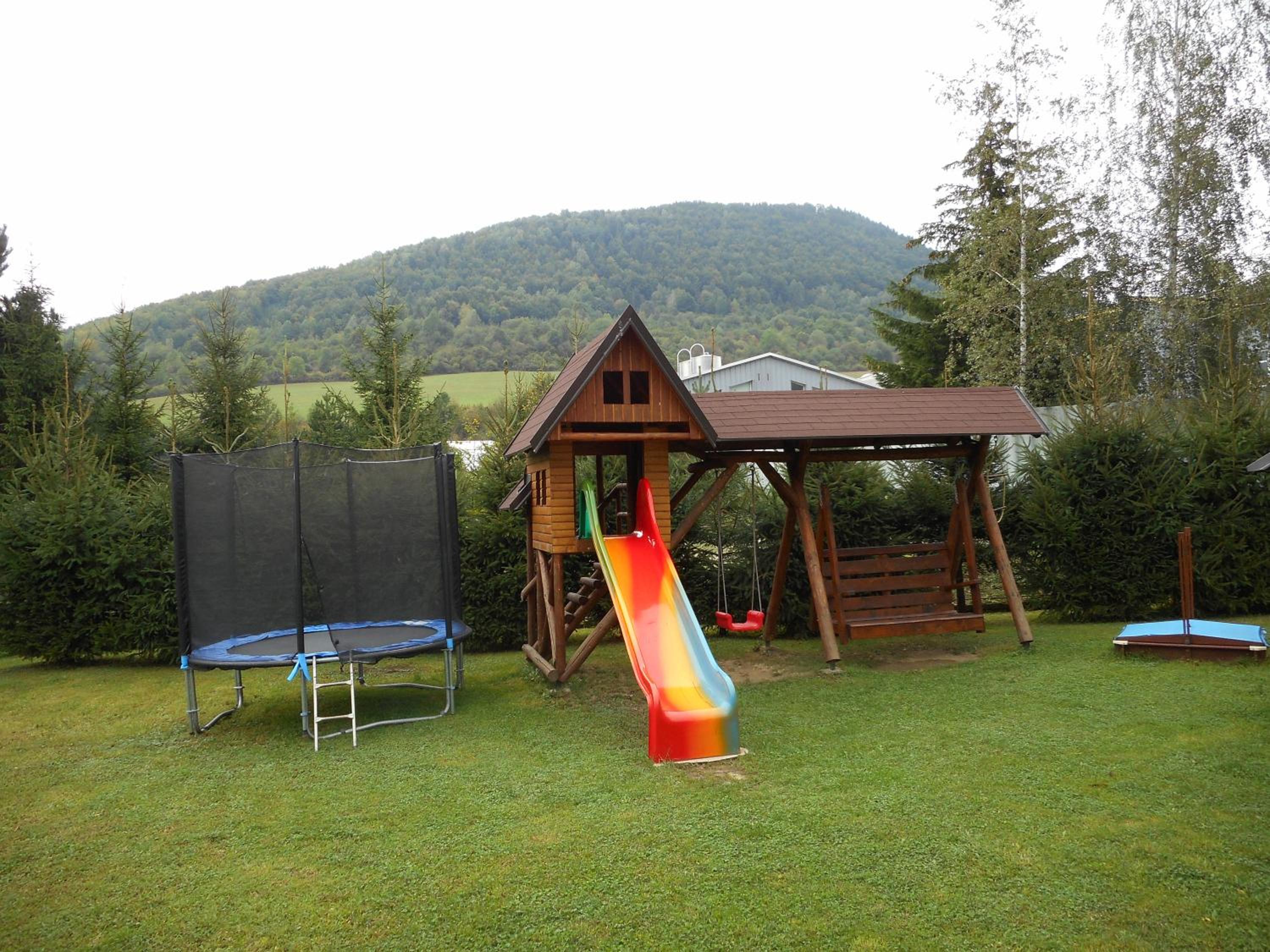 Chalupa pod lipami view 3