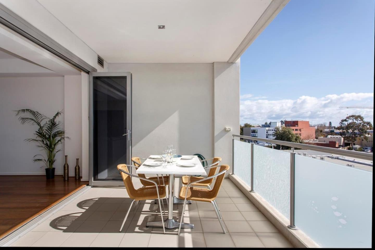 Freo Family Escape Pool, Port Views & Free Park