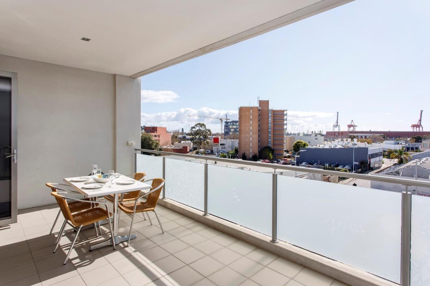 Freo Family Escape Pool, Port Views & Free Park