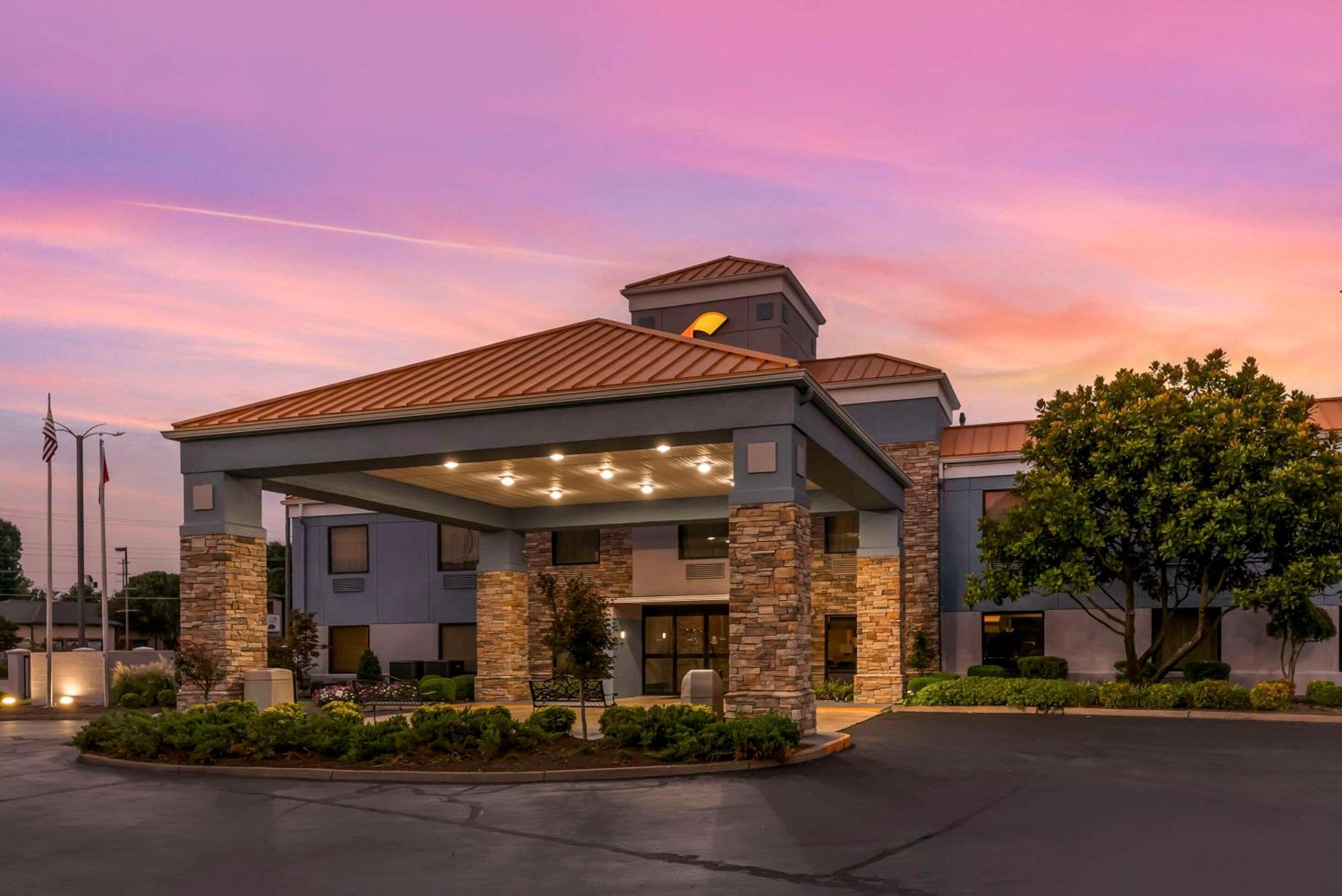 Comfort Inn Brownsville I-40 view 3
