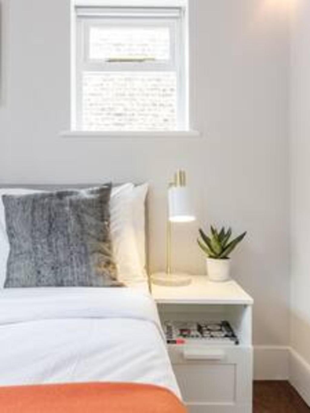 Vauxhall Park 2Bed Flat by BaseToGo
