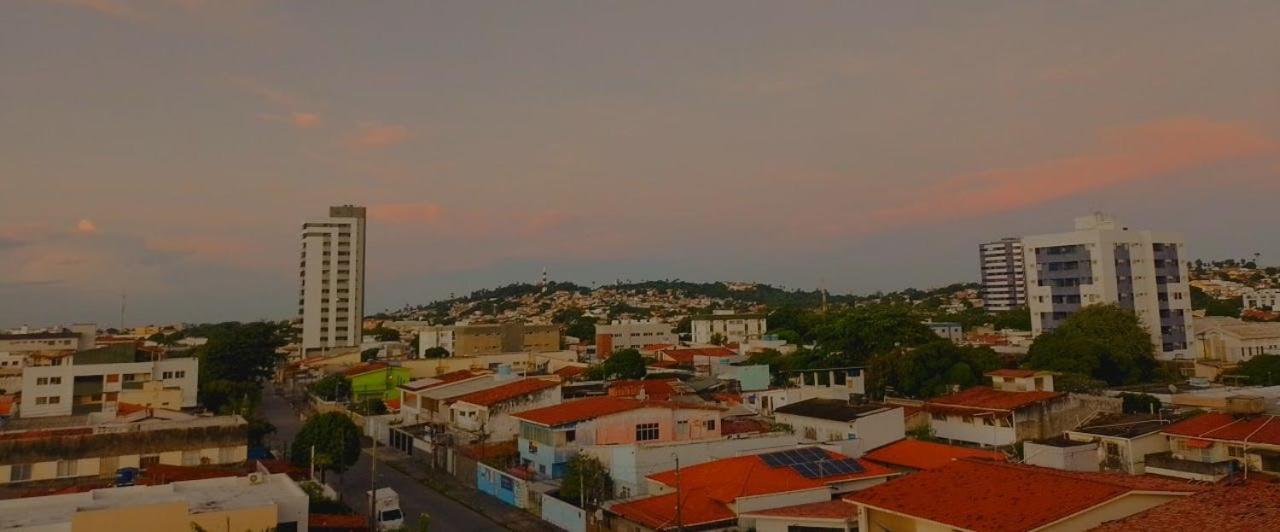 Quarto cama Casal, Vista para o mar, próximo a FMO, Centro Histórico, shopping Patteo - AR CONDICIONADO