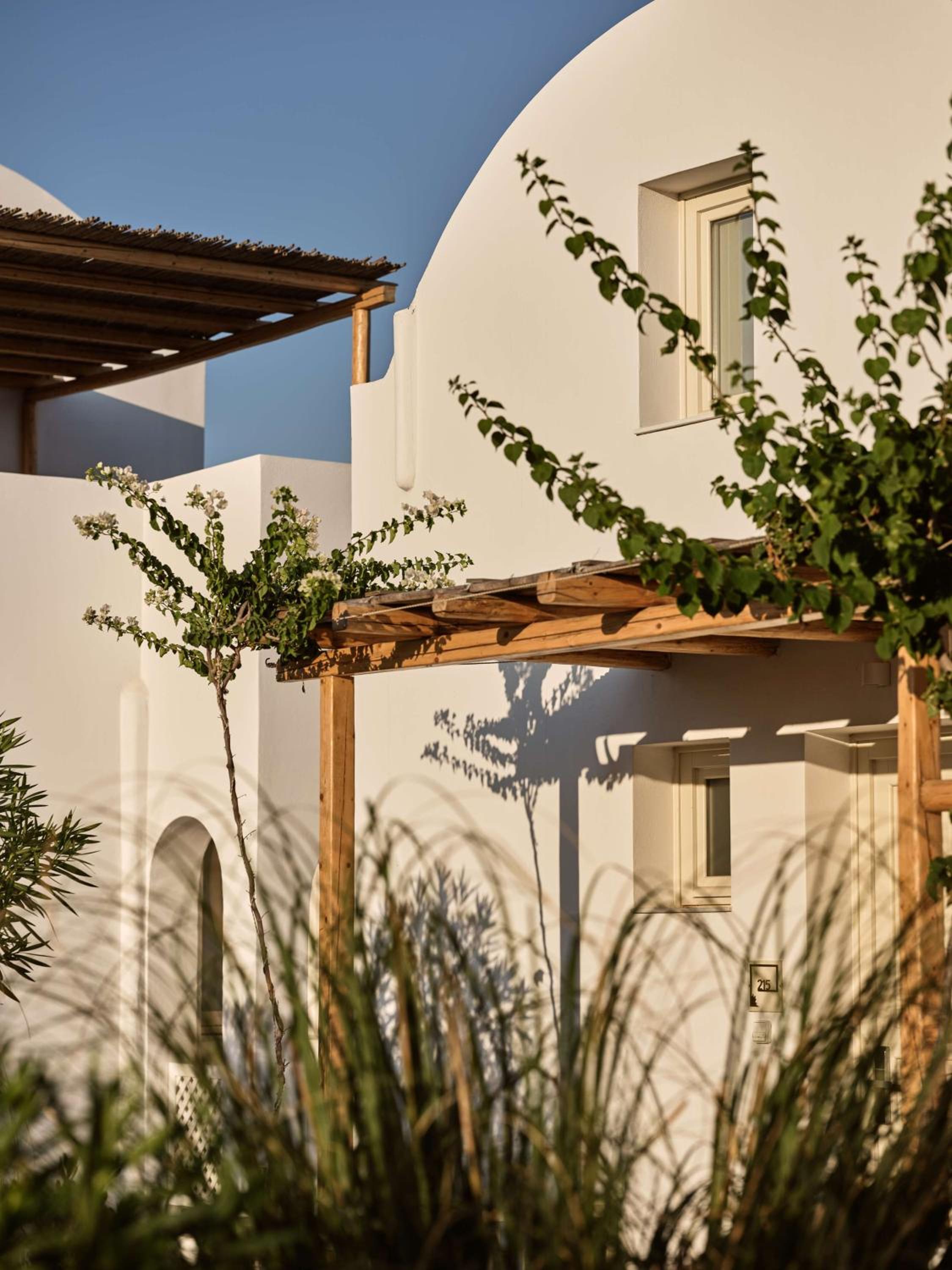 Sea Breeze Santorini Beach Resort, Curio By Hilton photo 3