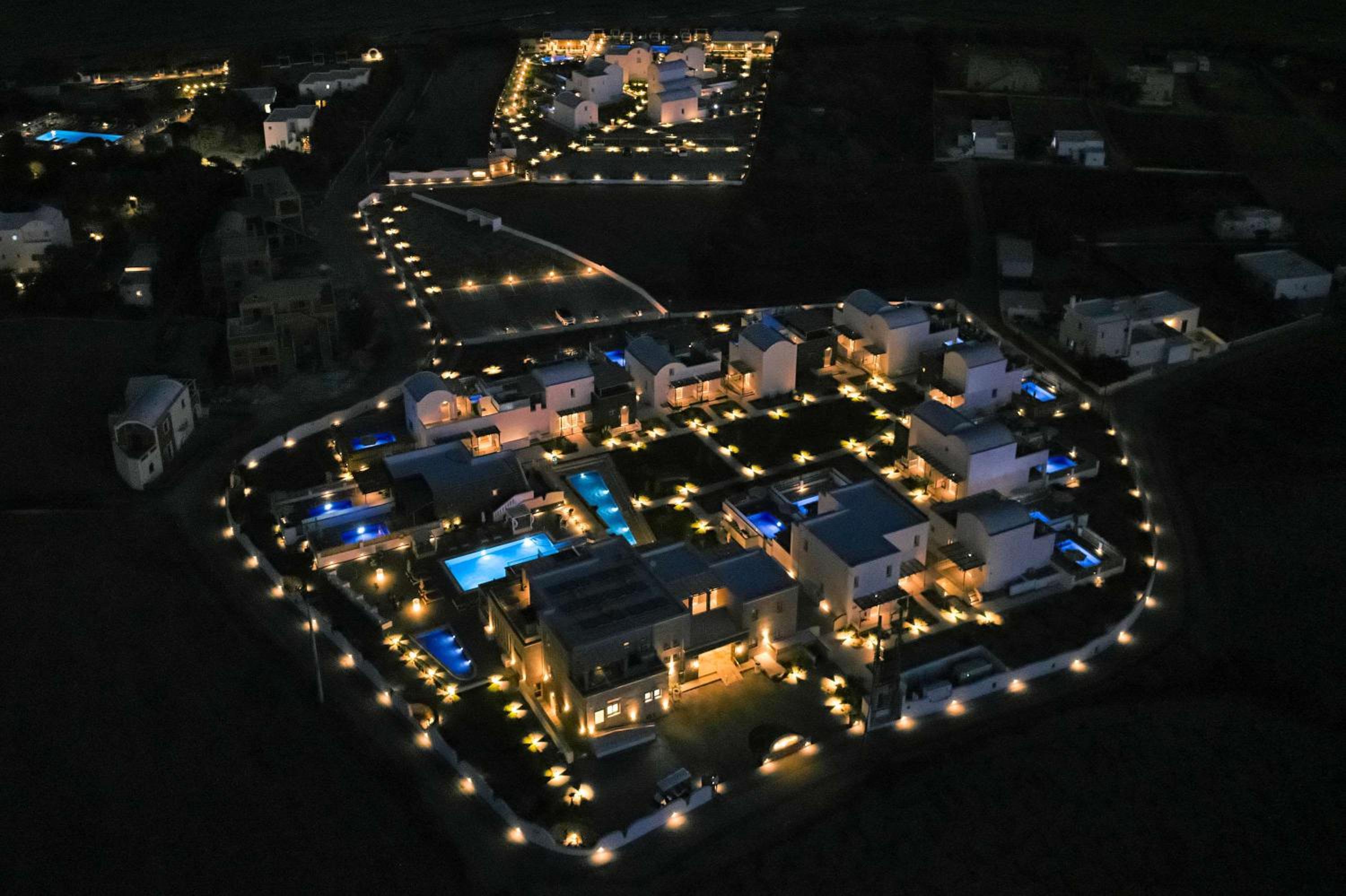 Sea Breeze Santorini Beach Resort, Curio By Hilton photo 4