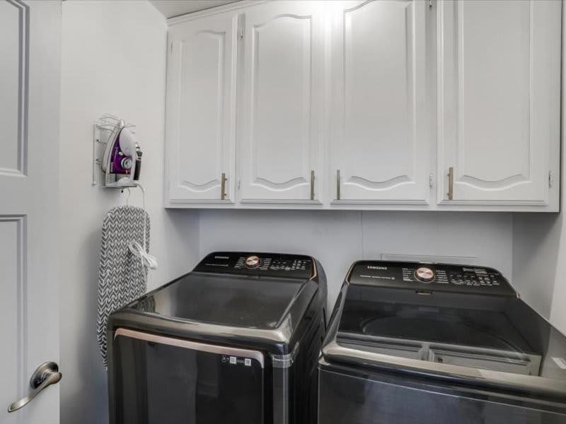Posh 6BR 2,5BA Holiday Home with Pool, Media-Game Room & Hot Tub