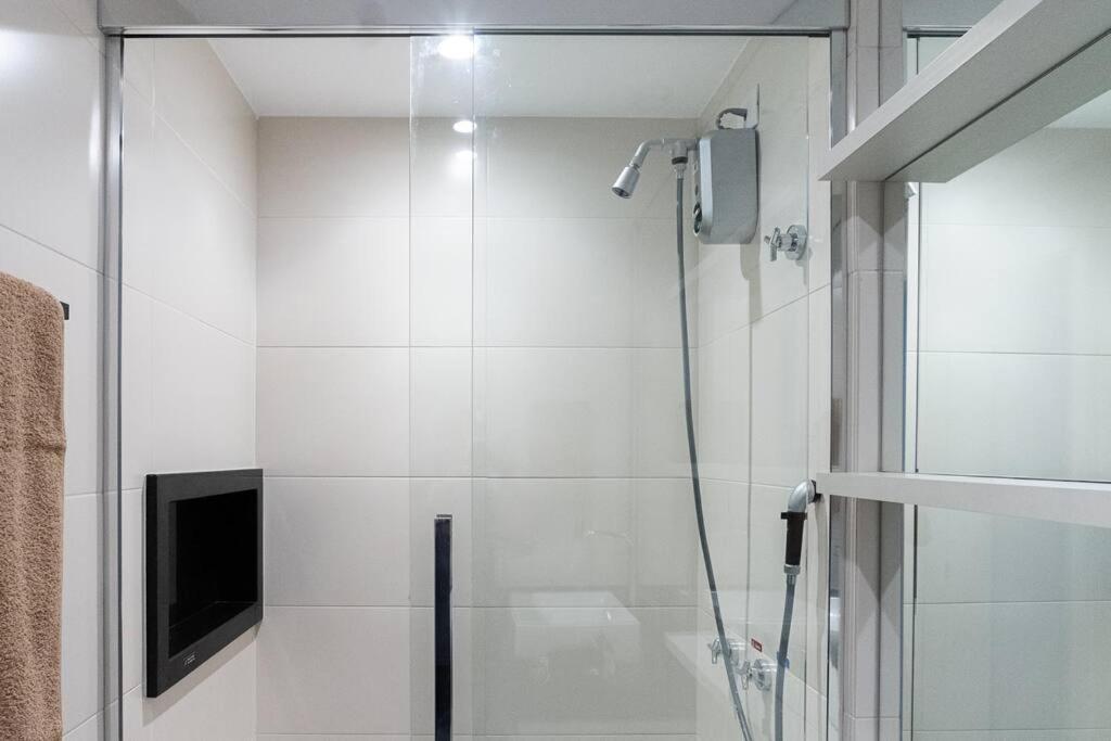 Luxo na Gleba com ar na sala e quarto, lava e seca e academia