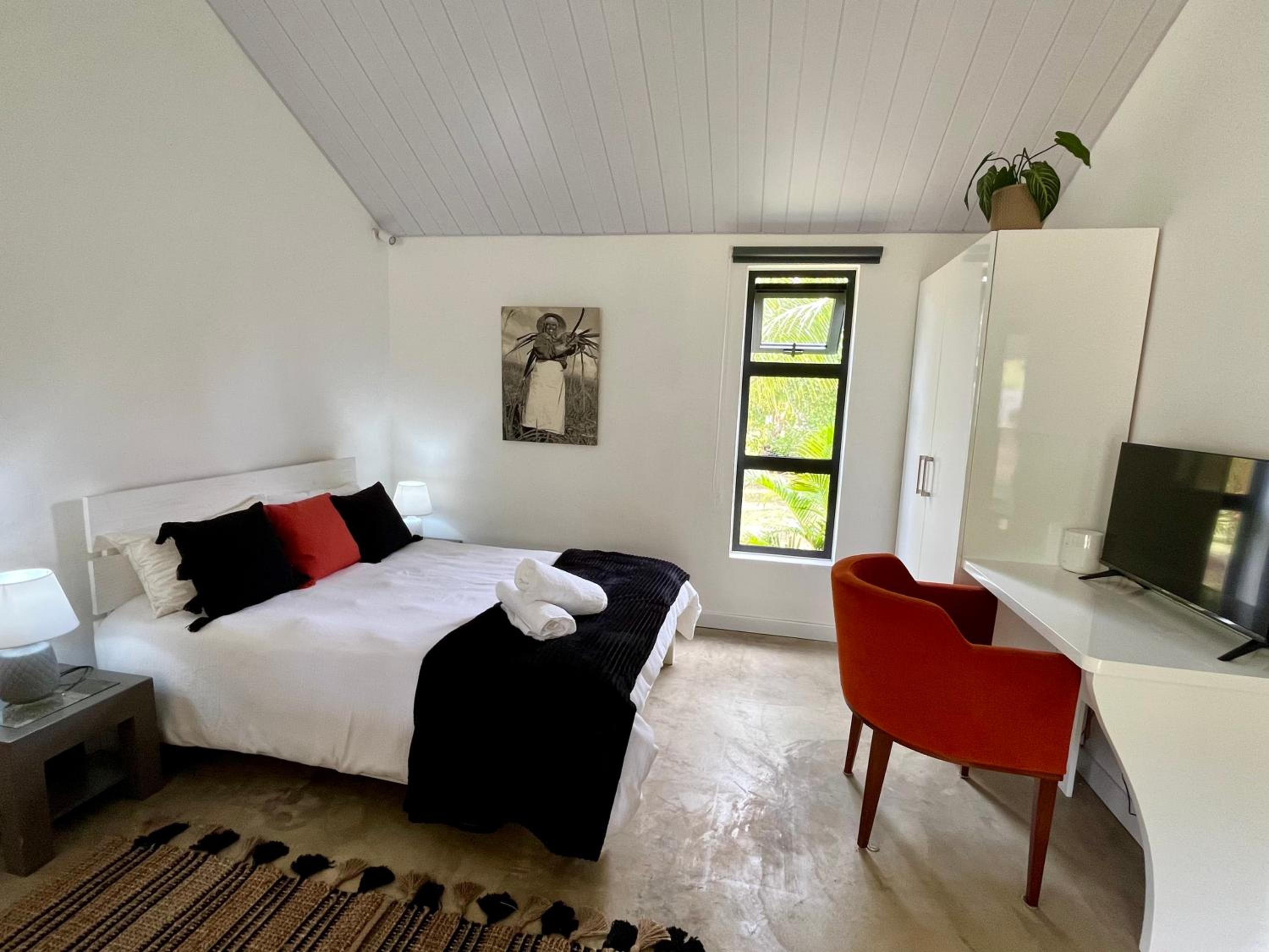 Cozy tiny house view 5