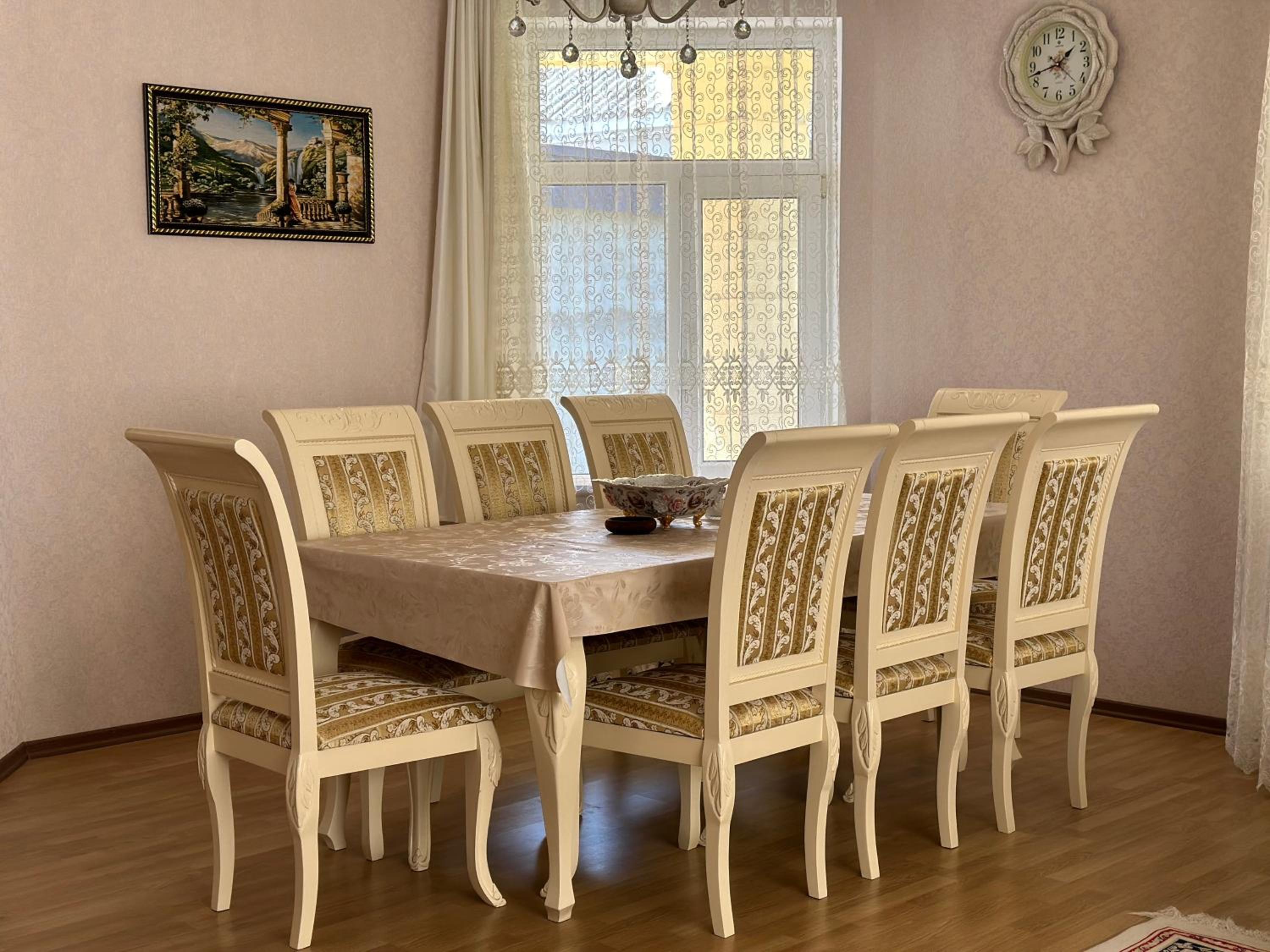 Spacious Yellow Villa with garden - up to 8 guests