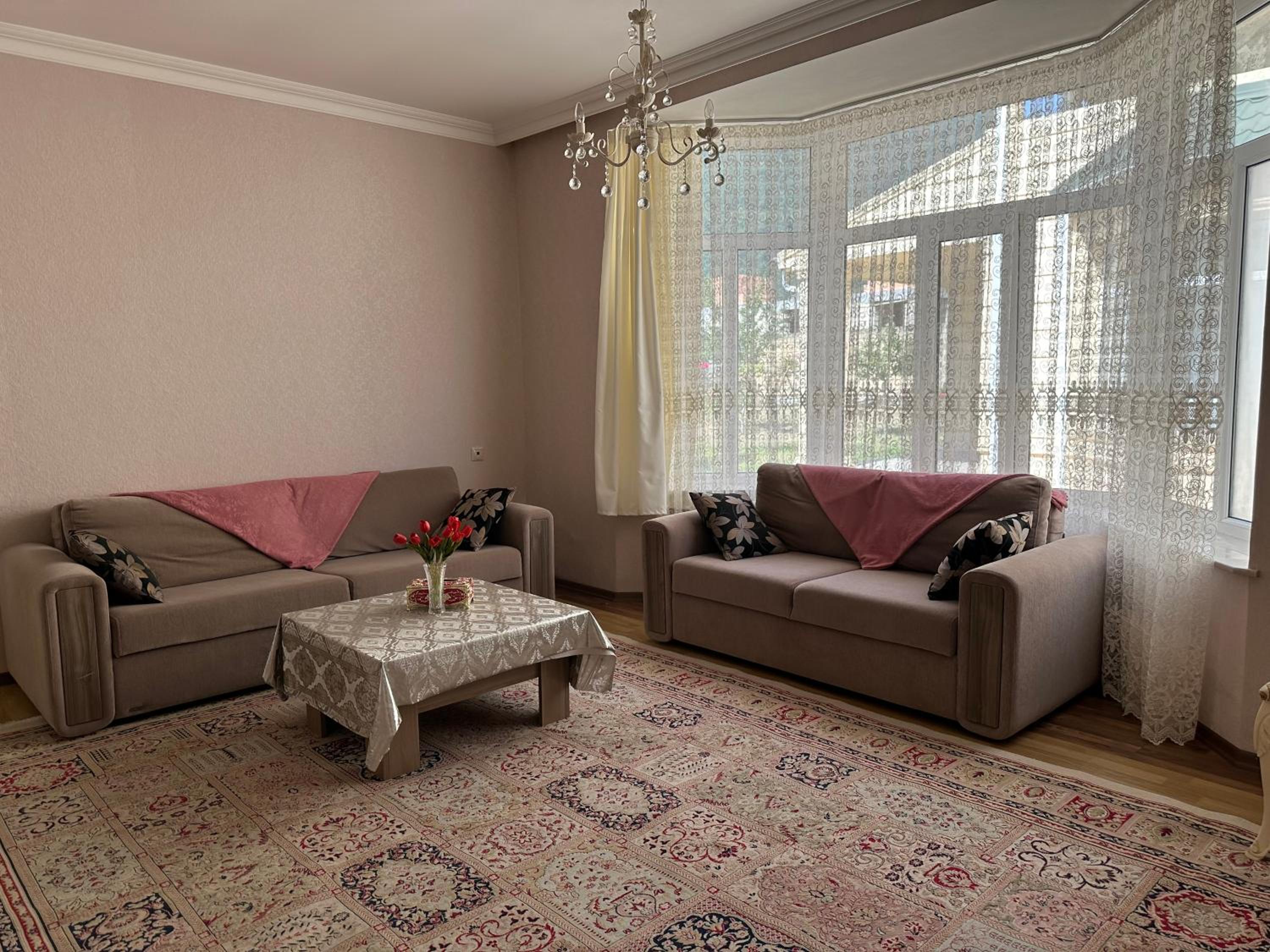 Spacious Yellow Villa with garden - up to 8 guests