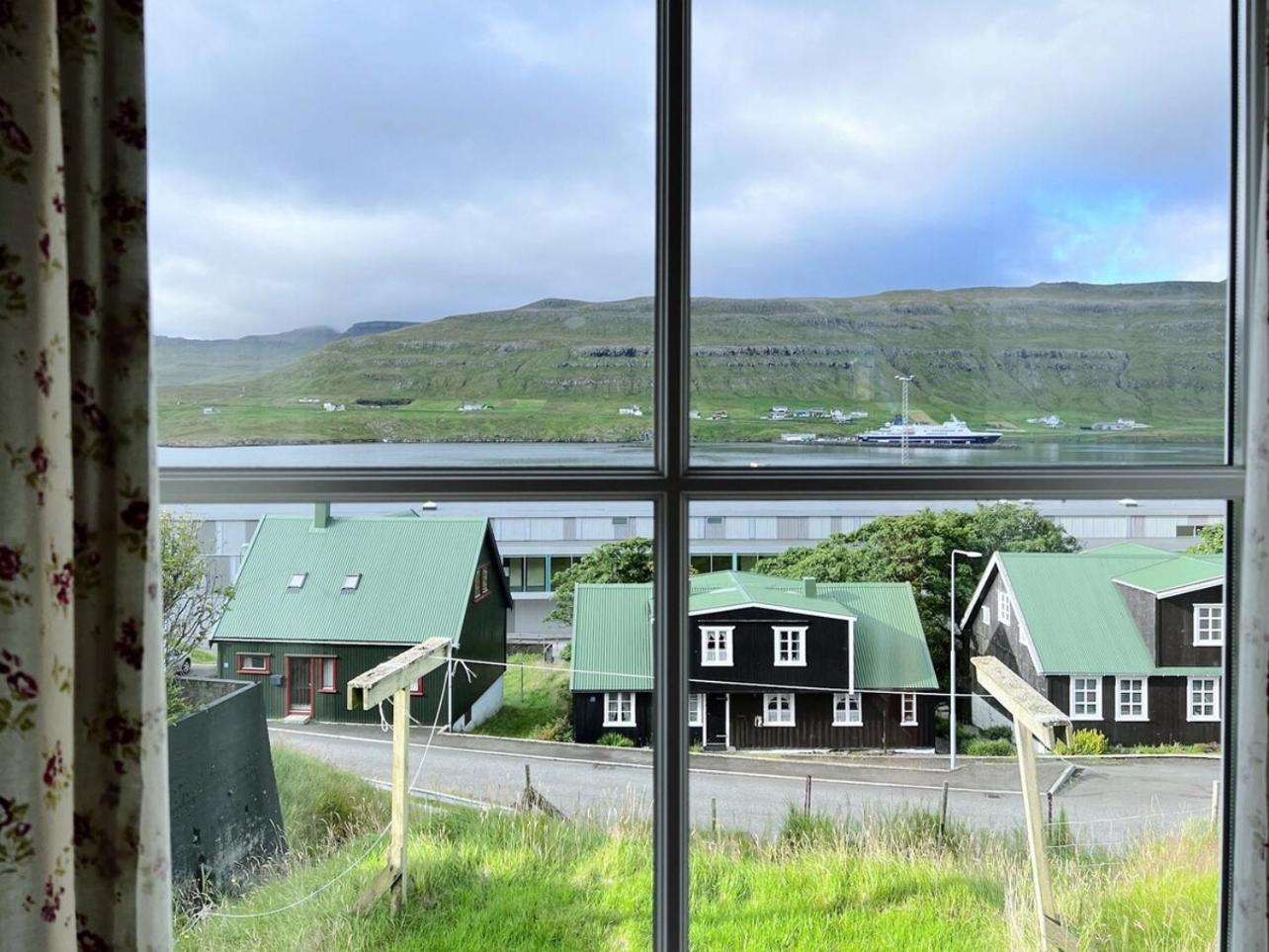 Charming 3-Bedroom Home with Stunning Fjord Views view 4