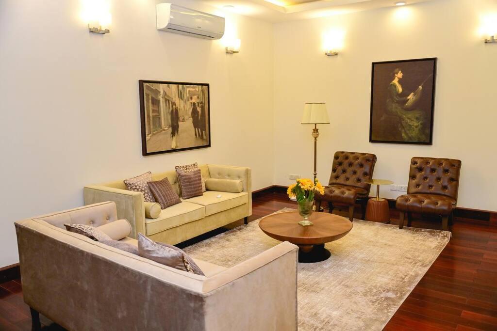 Udman Luxe Villa Chattarpur view 5