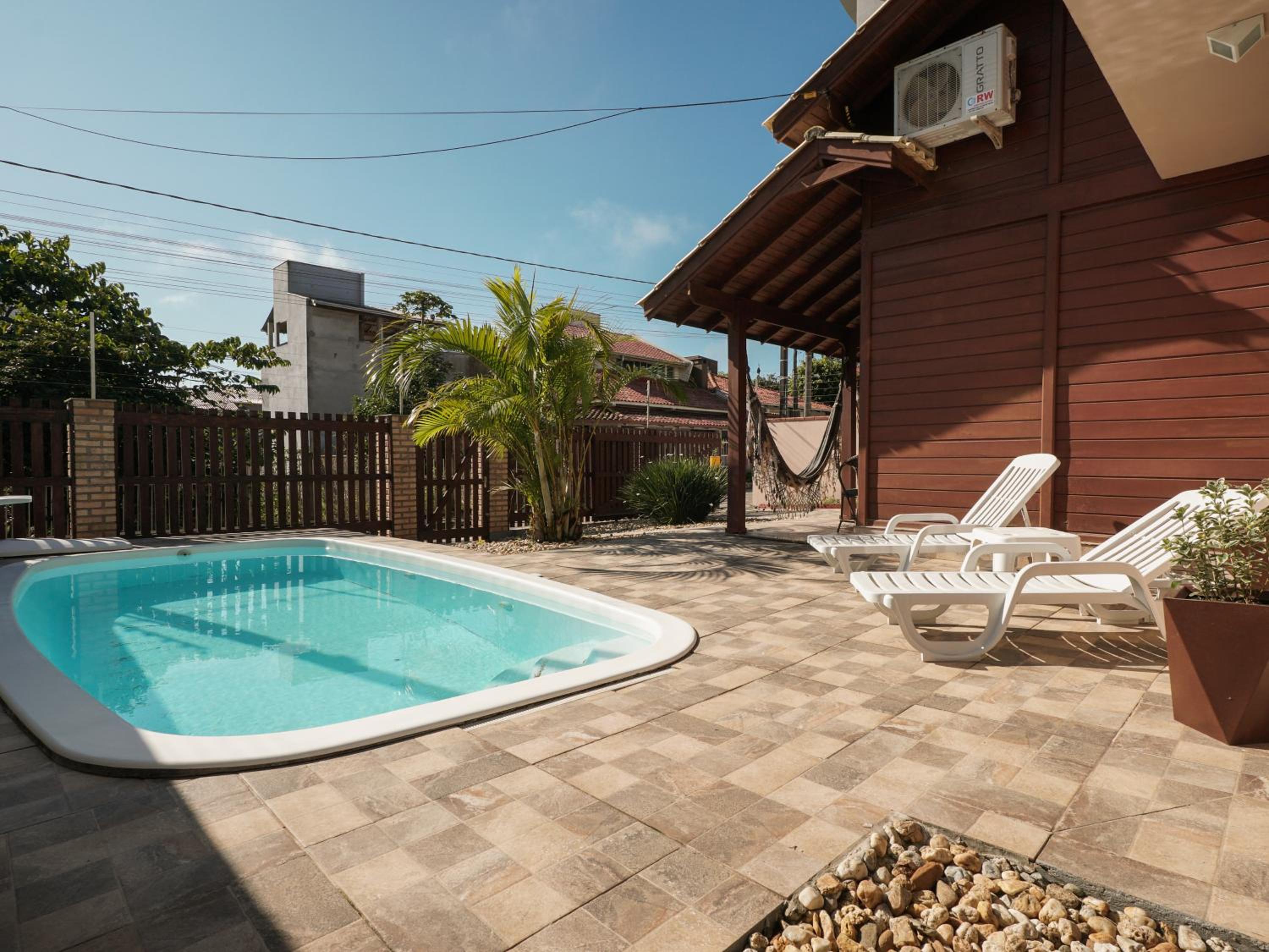 Casa c/ piscina privativa a 150m da praia PU9263