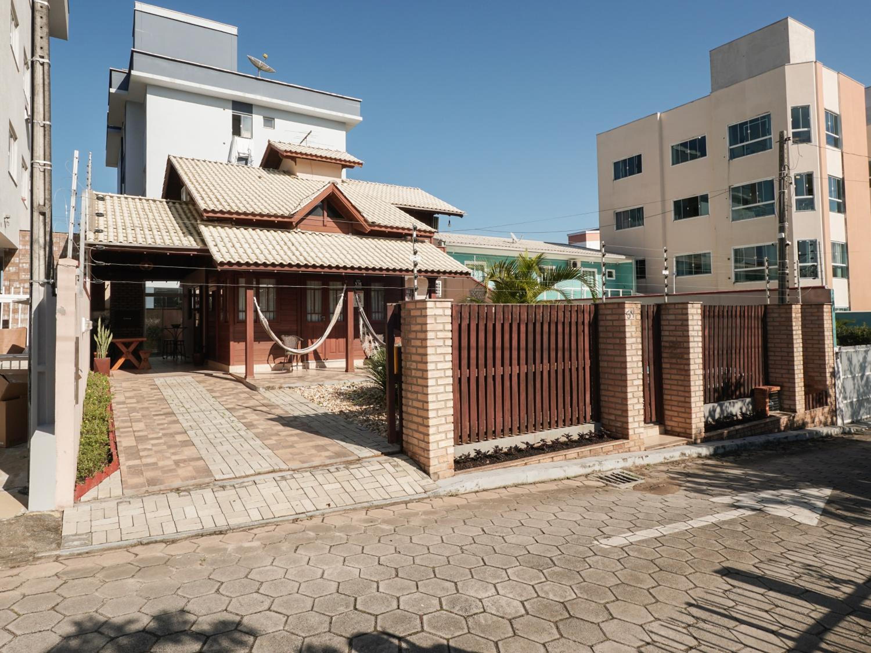 Casa c/ piscina privativa a 150m da praia PU9263