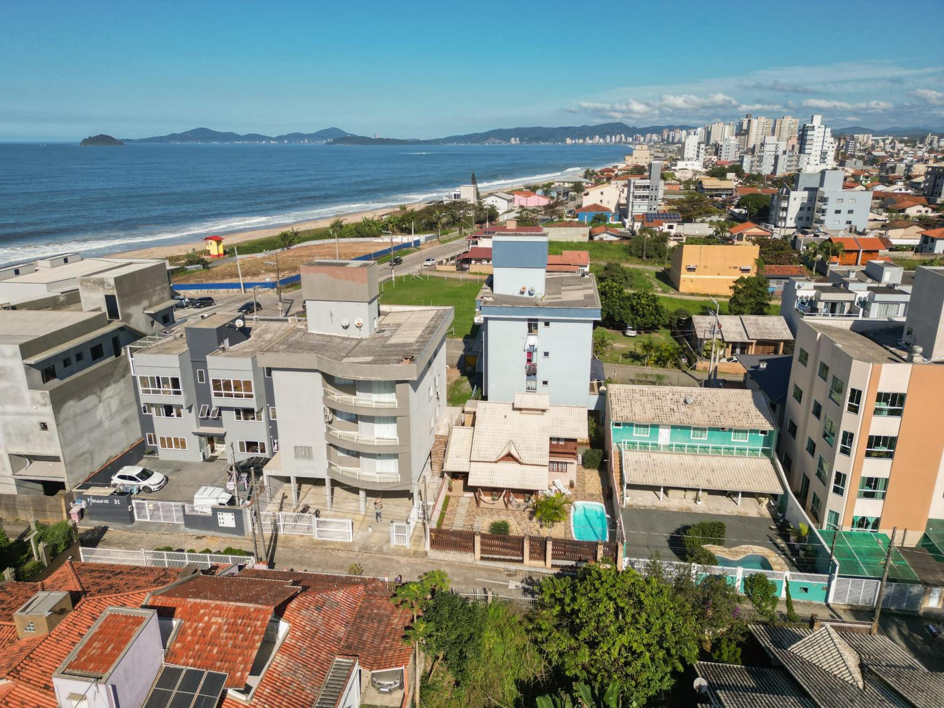 Casa c/ piscina privativa a 150m da praia PU9263