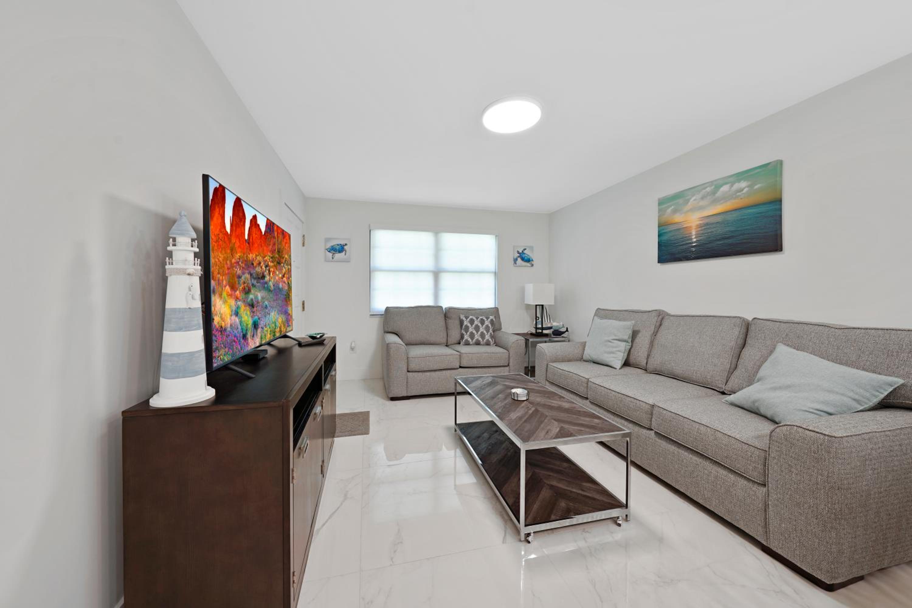 East Beach Apart by Dream Vacation unit 2 view 4