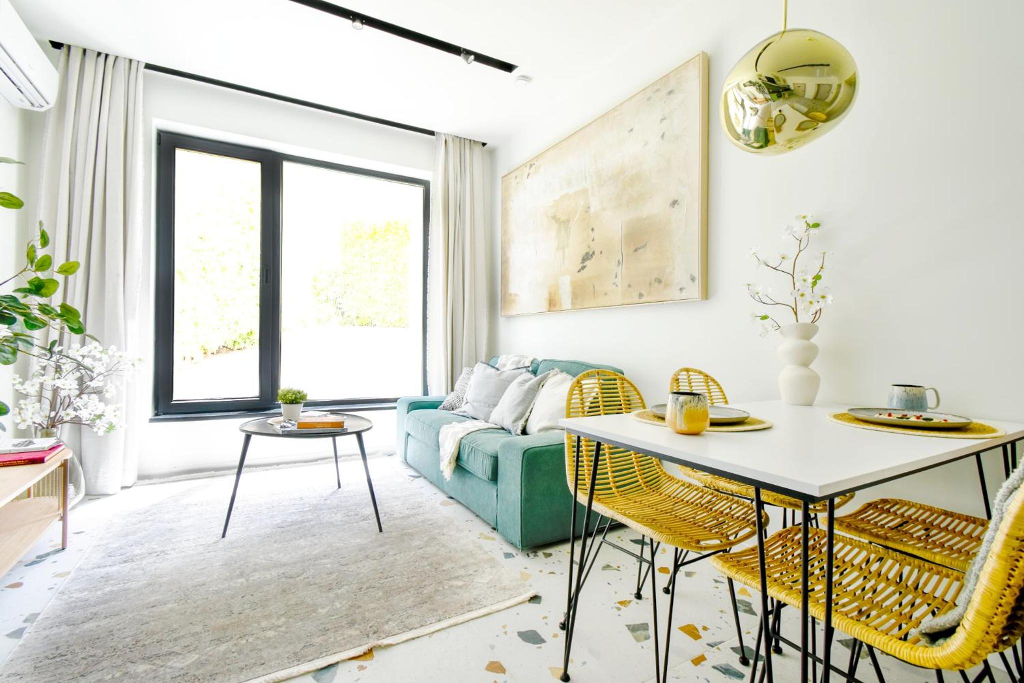 Duplex - Main Street Area - AC - Netflix - Desk