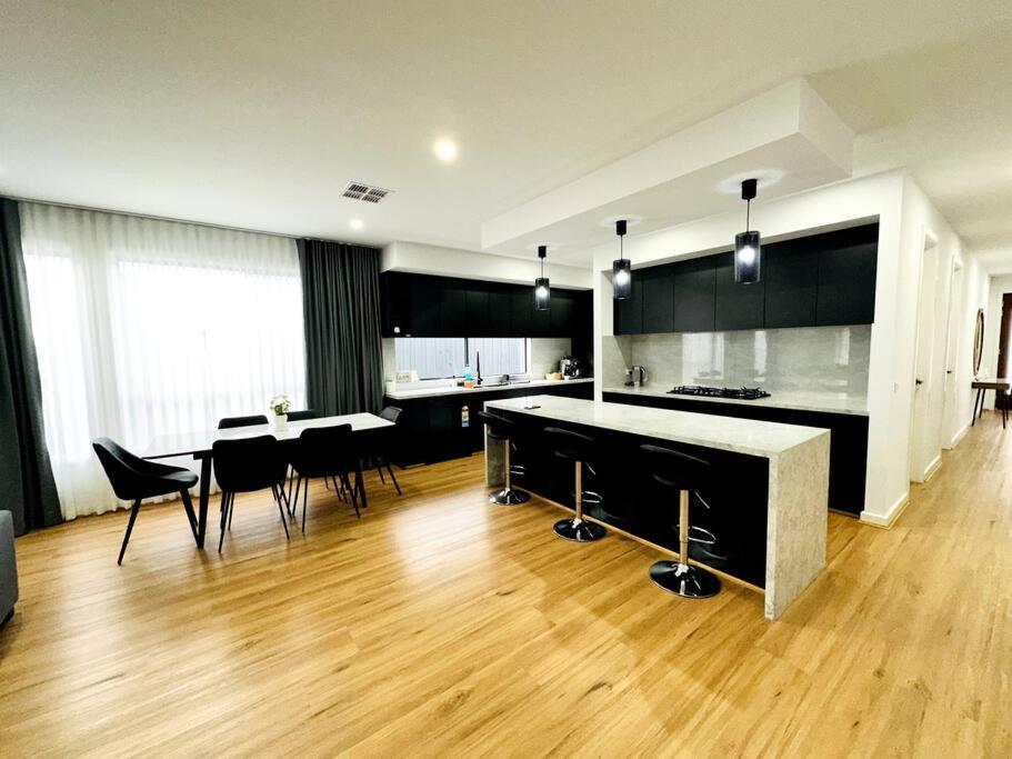 Family retreat-Spacious 4BR
