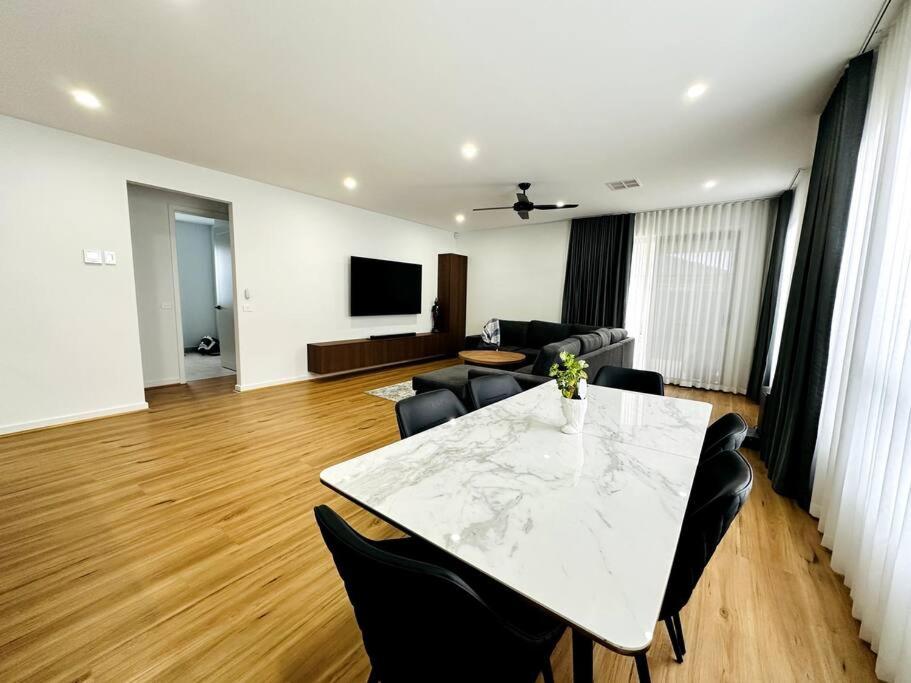 Family retreat-Spacious 4BR