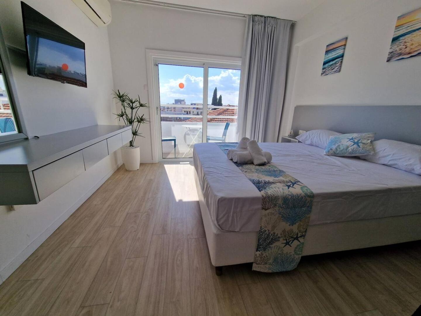 Kitieos Central Apts 100m from Finikoudes Beach