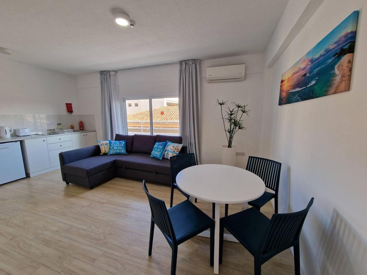 Kitieos Central Apts 100m from Finikoudes Beach