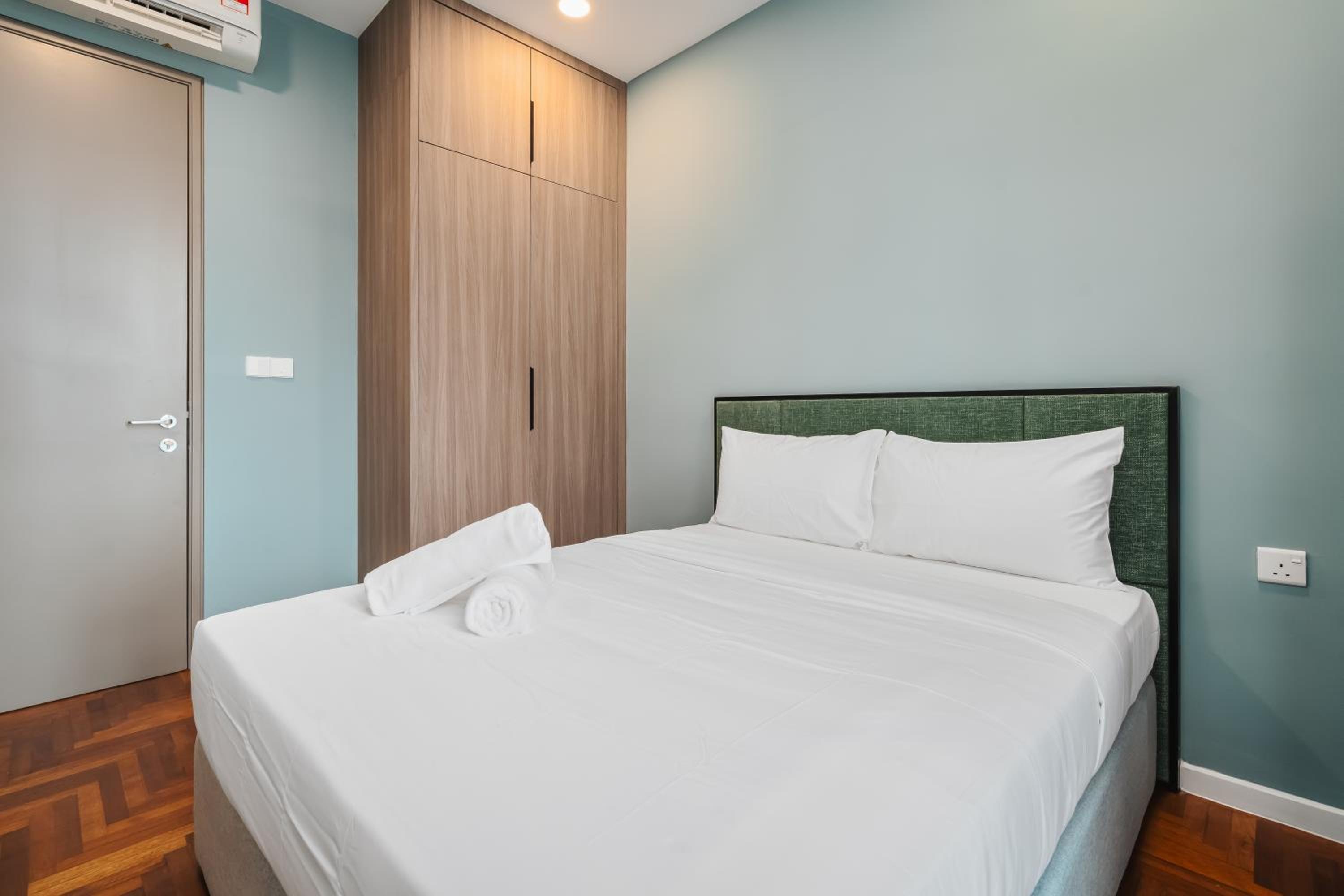 Designer 3BR Apartment 10mins to Midvalley