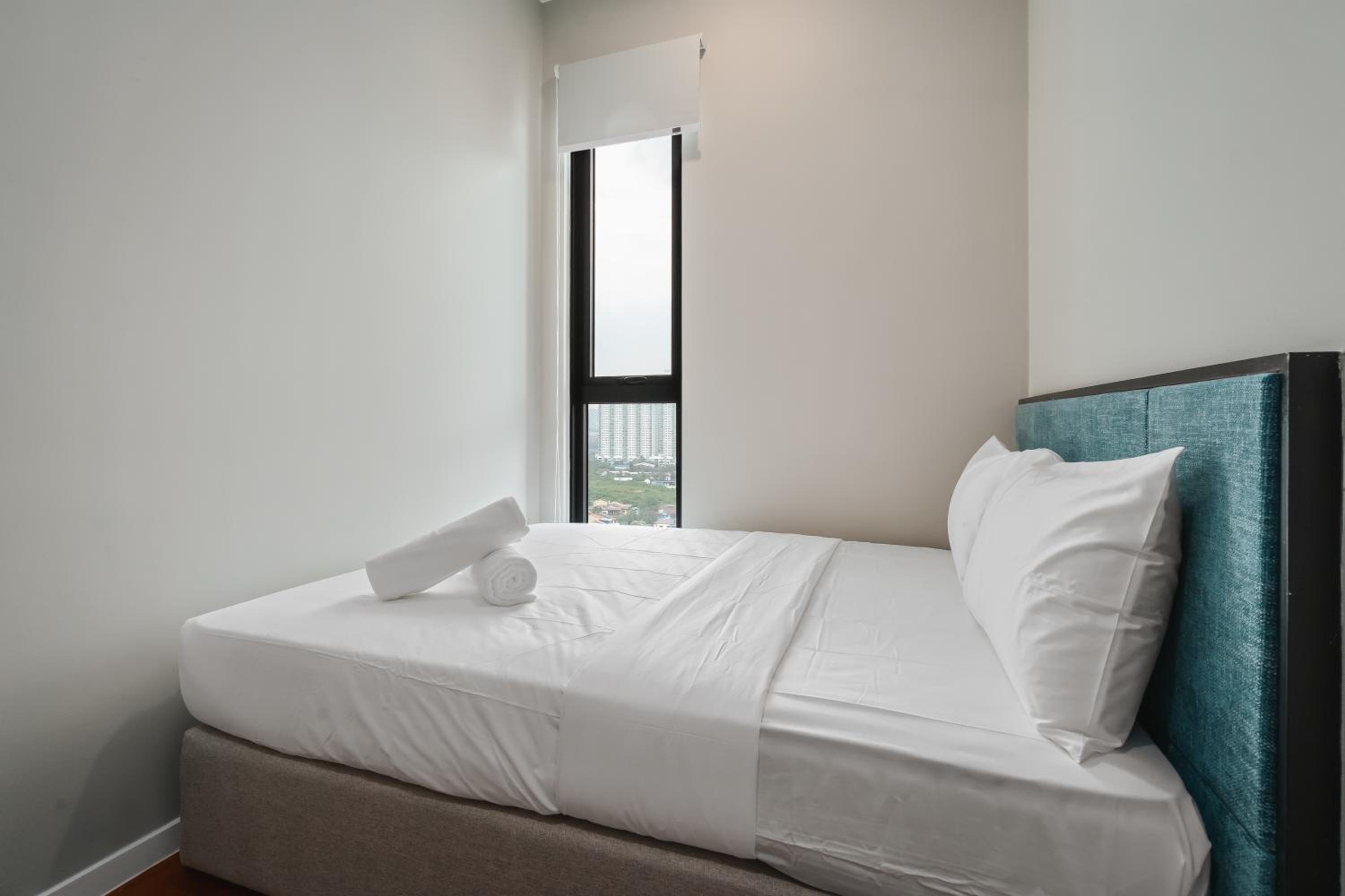 Designer 3BR Apartment 10mins to Midvalley