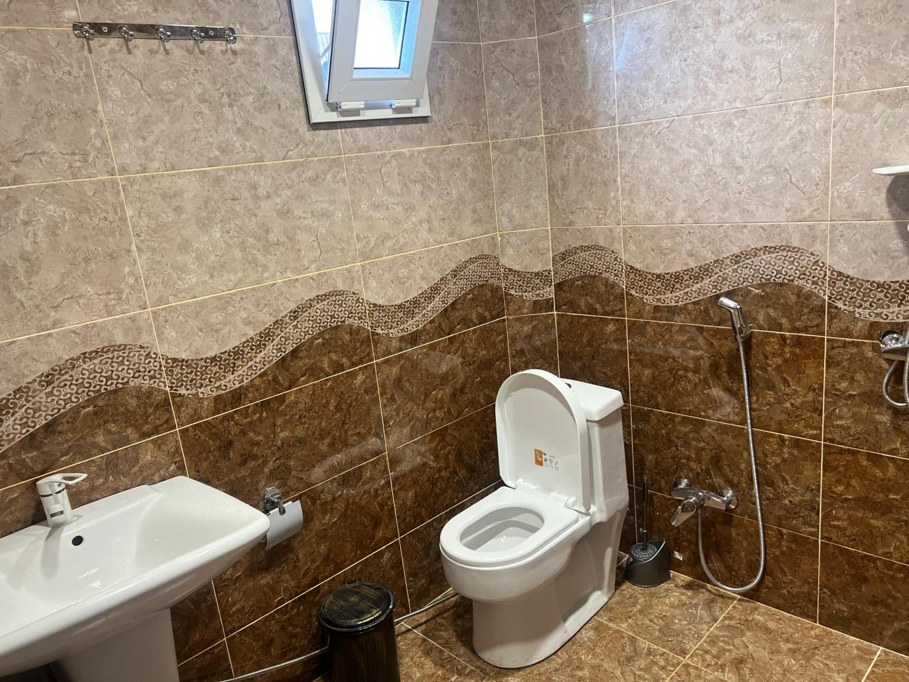ECO Hotel & Hostel