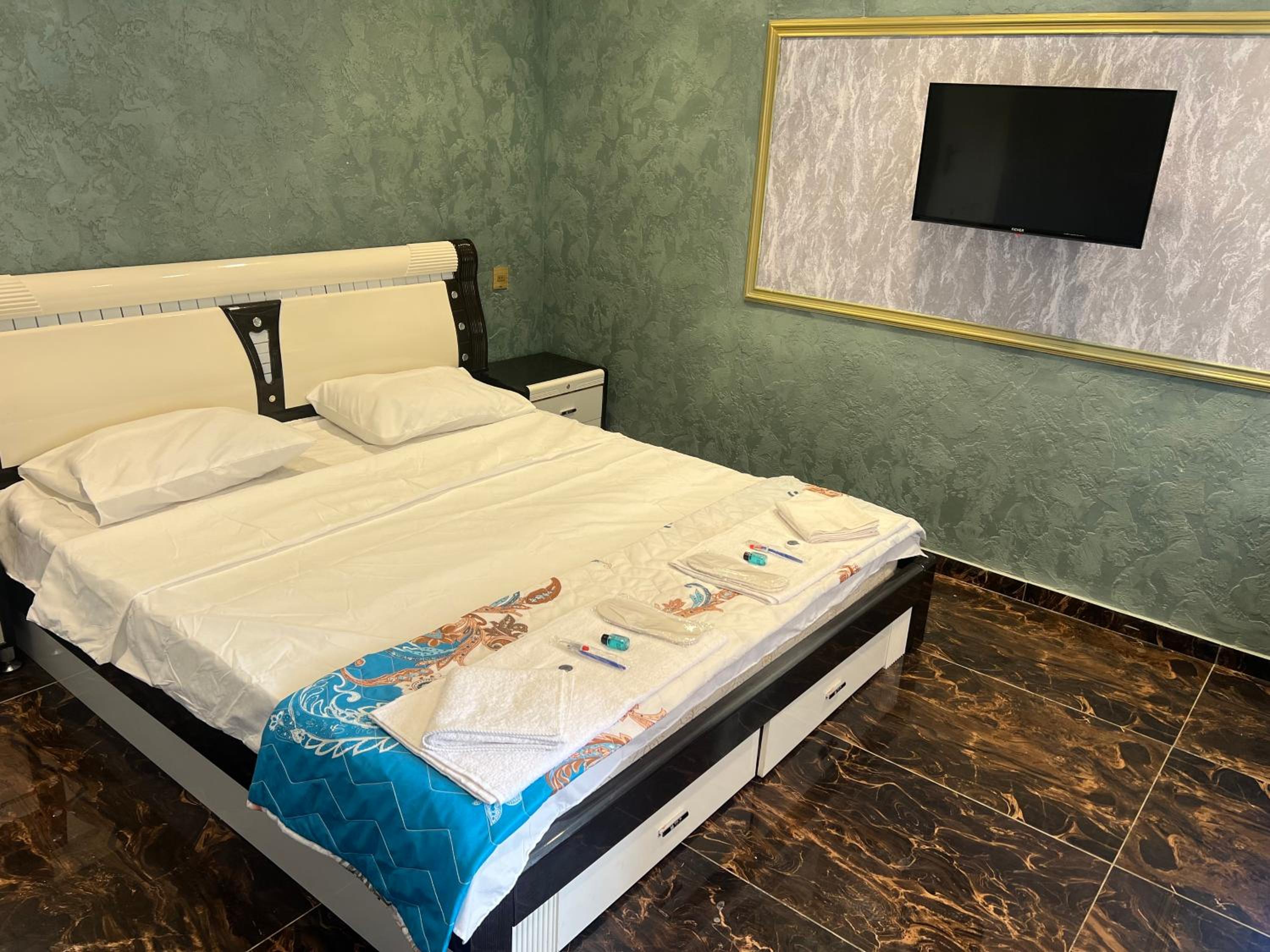 ECO Hotel & Hostel