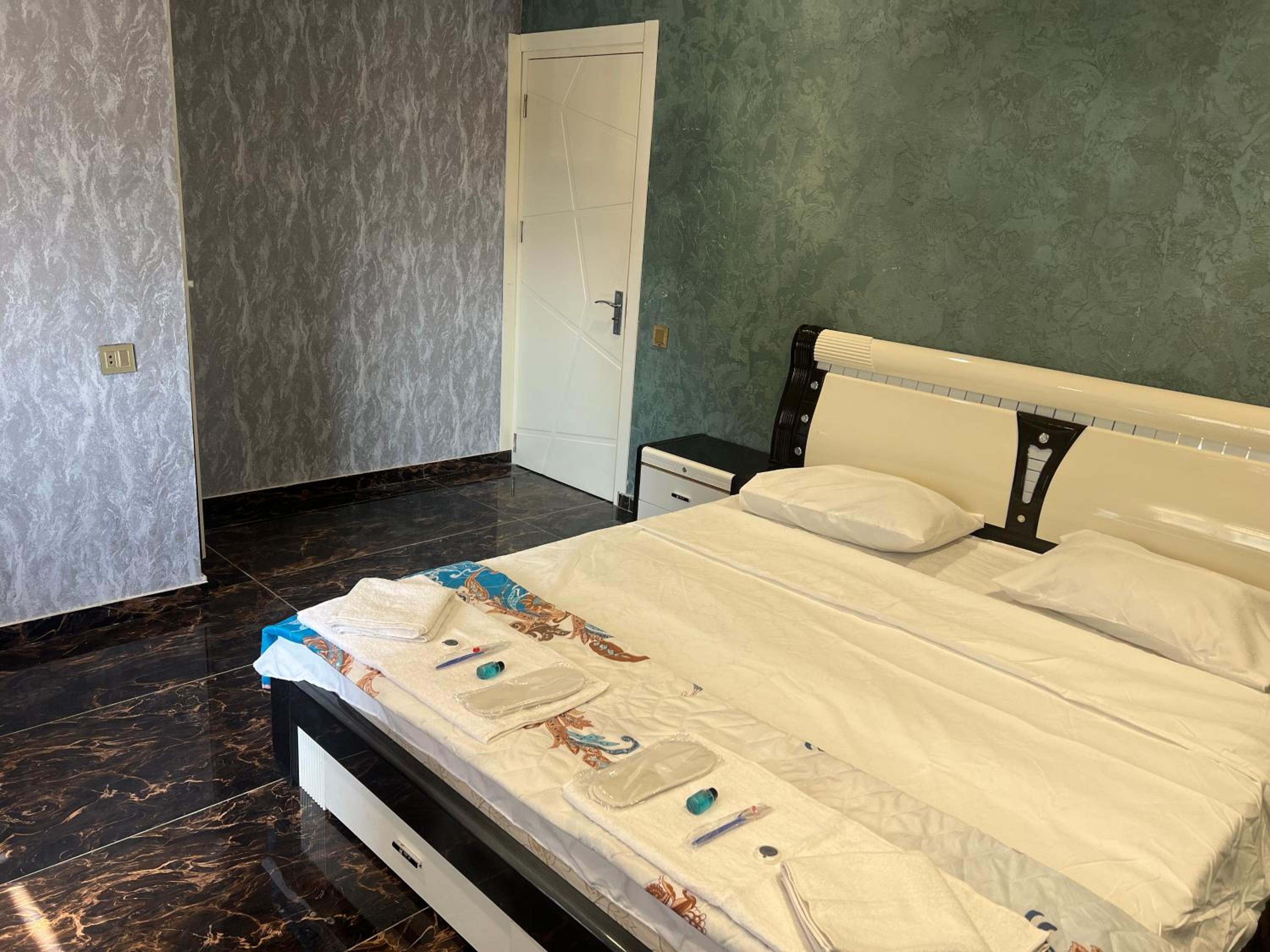 ECO Hotel & Hostel