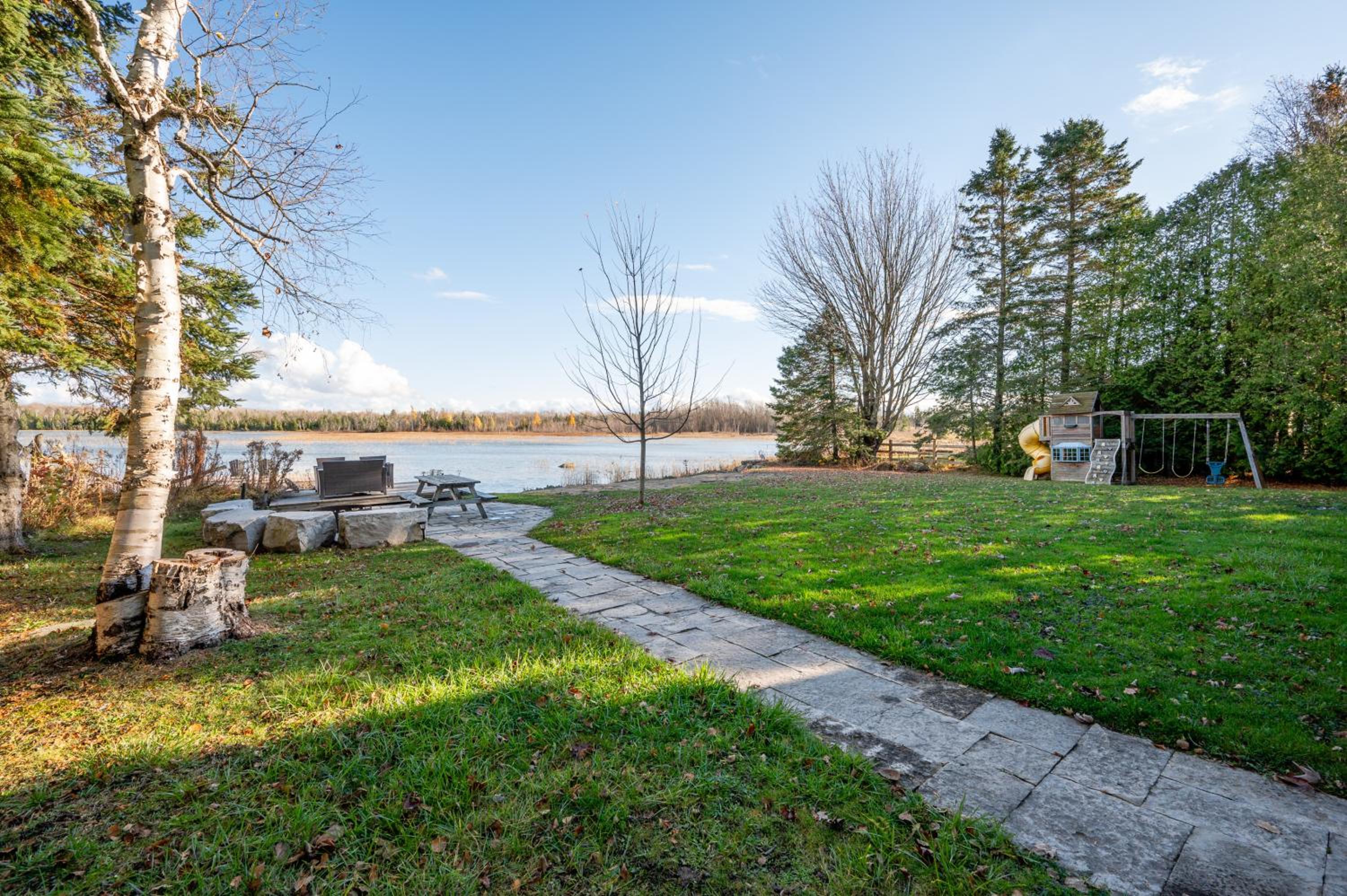 Serene Lakefront Retreat Explore and Unwind