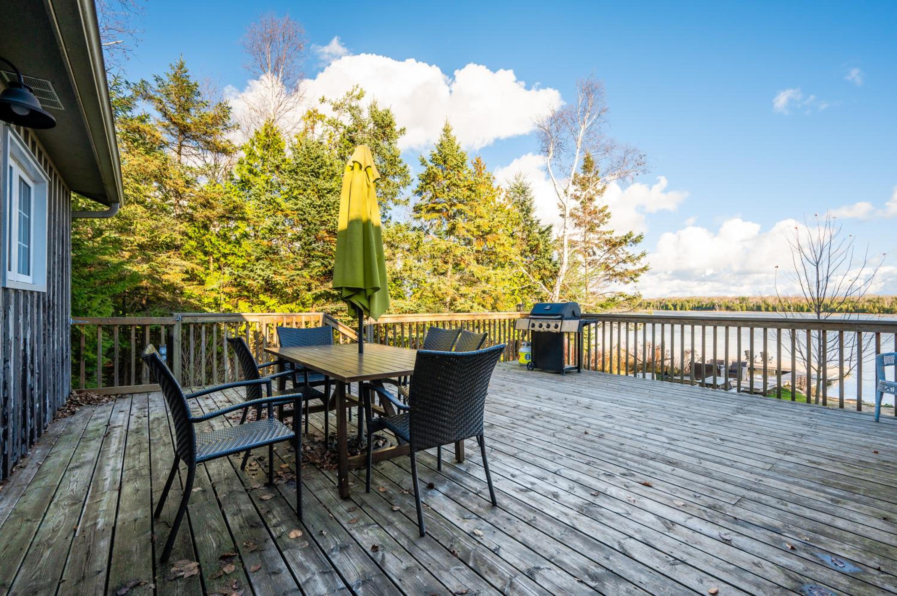 Serene Lakefront Retreat Explore and Unwind