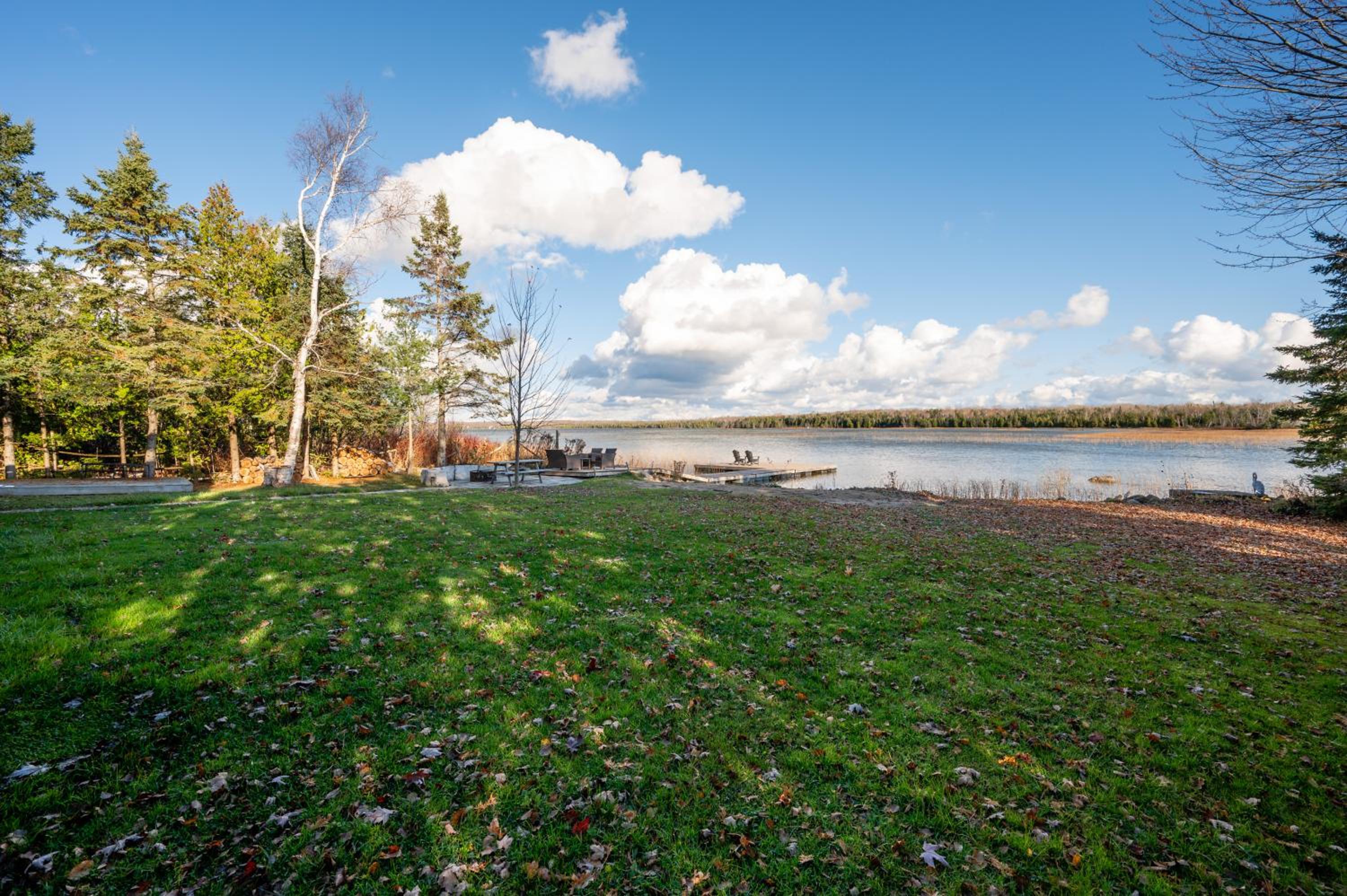 Serene Lakefront Retreat Explore and Unwind