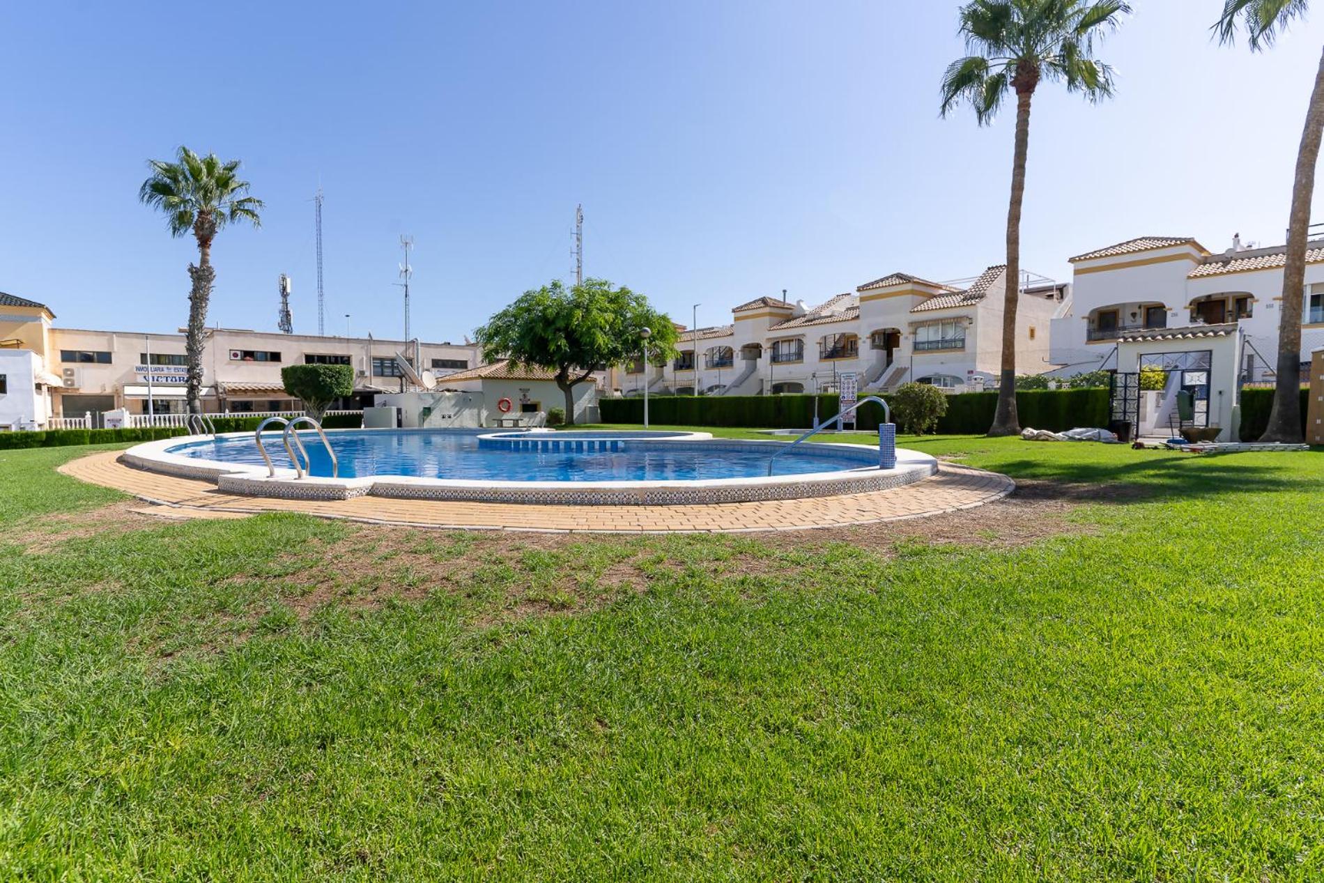 rentafive Piscina Terraza Aa