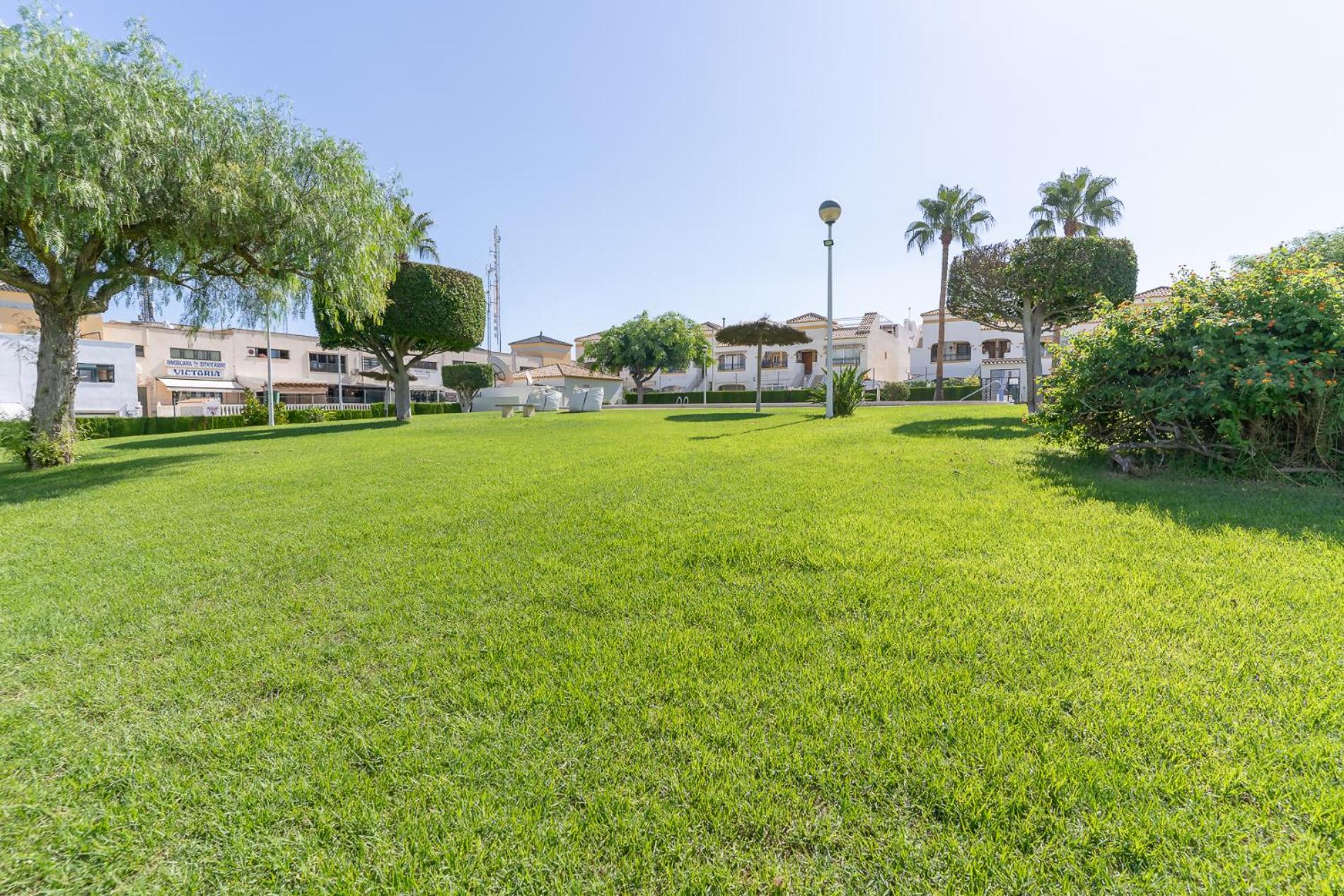 rentafive Piscina Terraza Aa