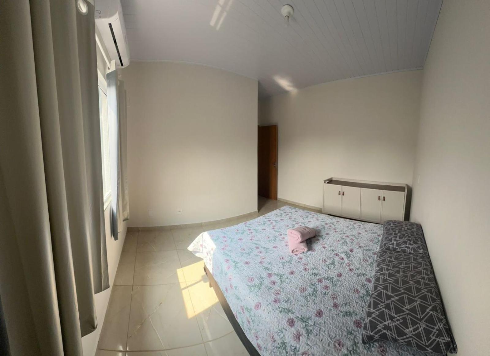 Casa confortável para até 4 pessoas - 2 quartos - ótima localização