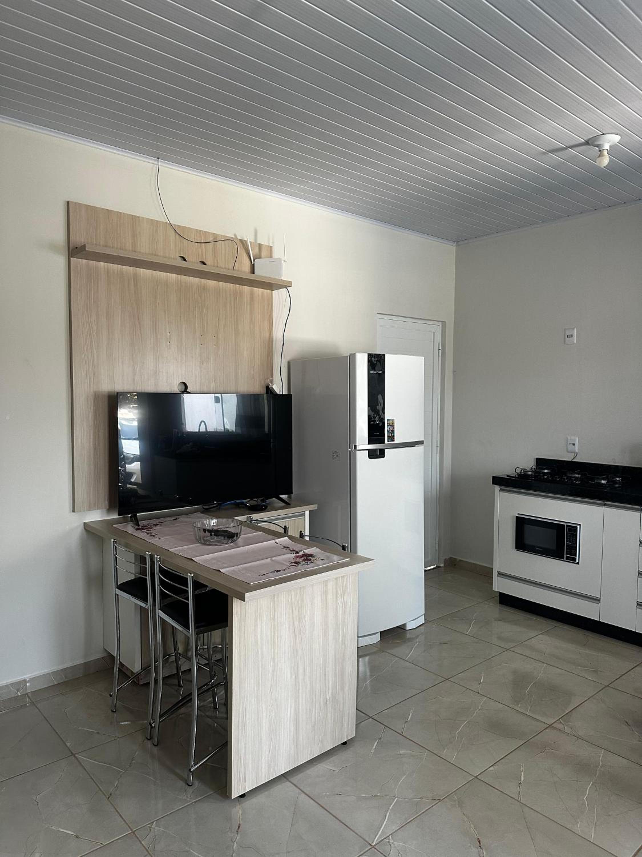 Casa confortável para até 4 pessoas - 2 quartos - ótima localização
