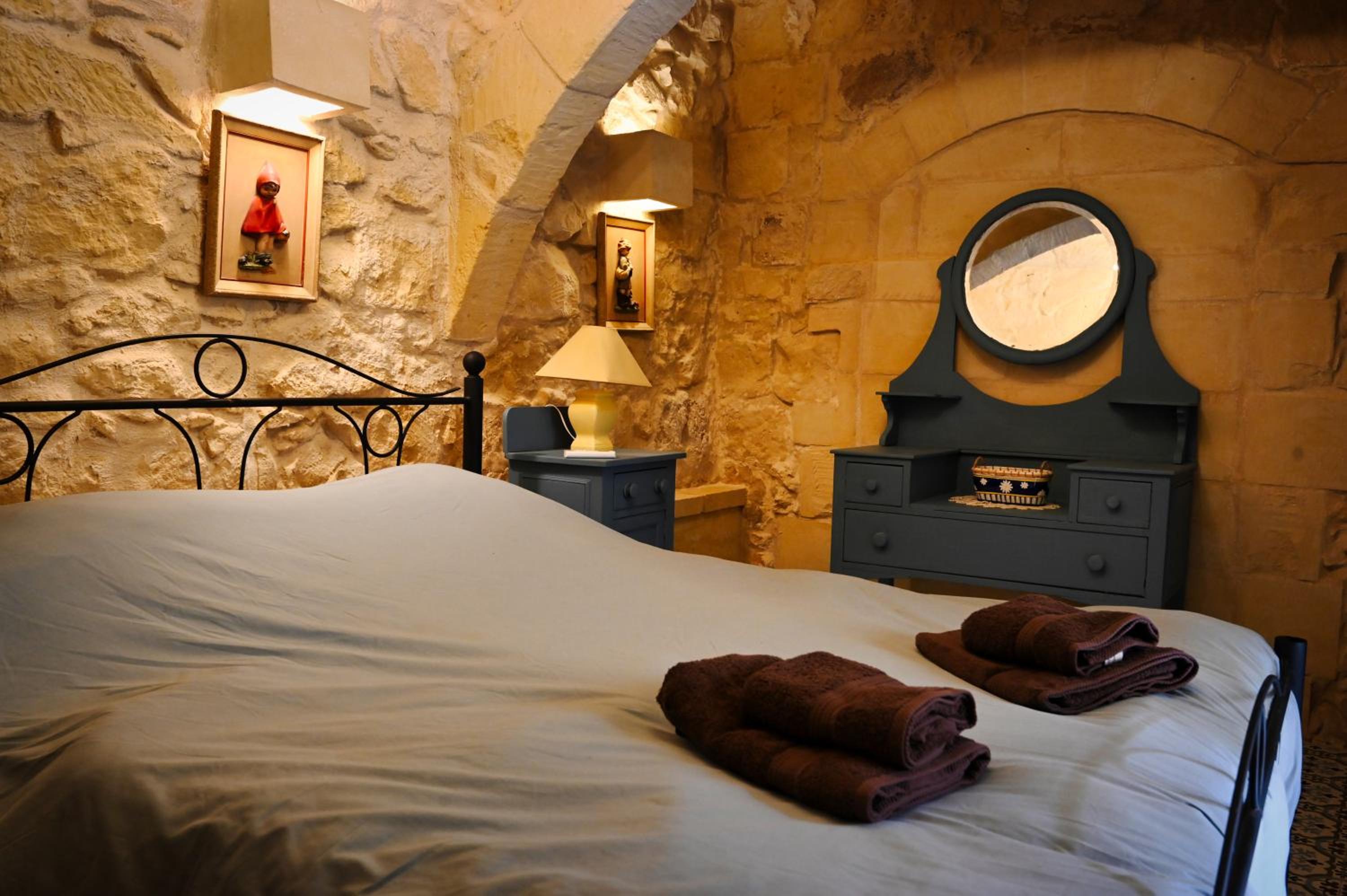 Fully-Detached Pool-House 'il-Holma' in Gozo Central view 5